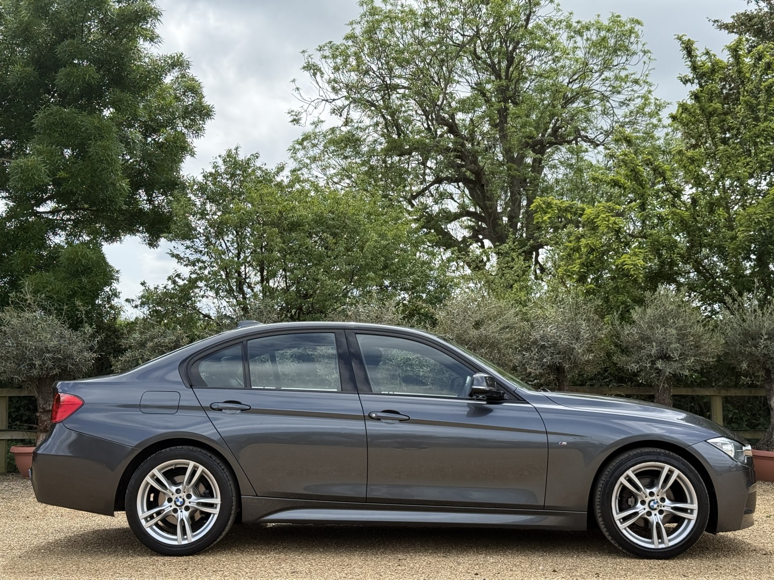 2015 BMW 3 SERIES 2.0 320i xDrive M Sport Saloon, exterior view 3
