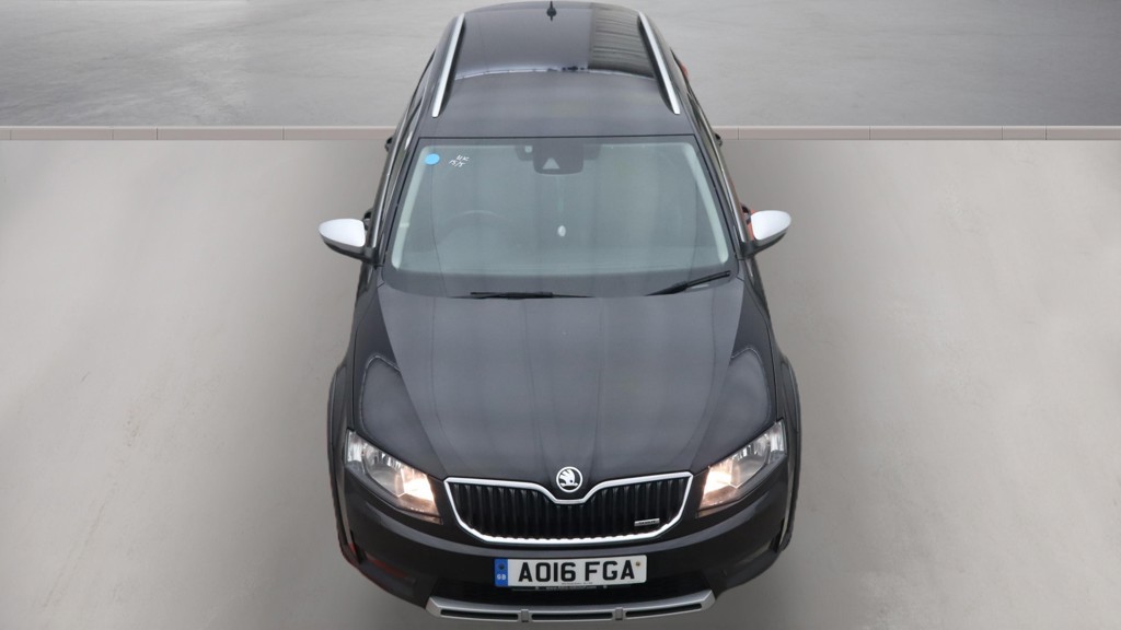 2016 Skoda OCTAVIA 2.0 TDI Scout, exterior view 3