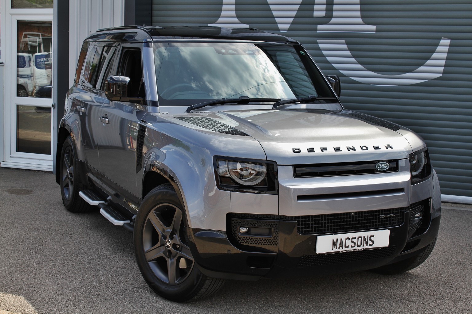 2022 Land Rover DEFENDER 110 3.0 D250 MHEV X-Dynamic SE, exterior view 3