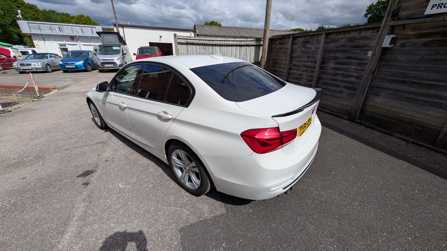 2016 BMW 3 SERIES 2.0 320d ED Sport Saloon, exterior view 3