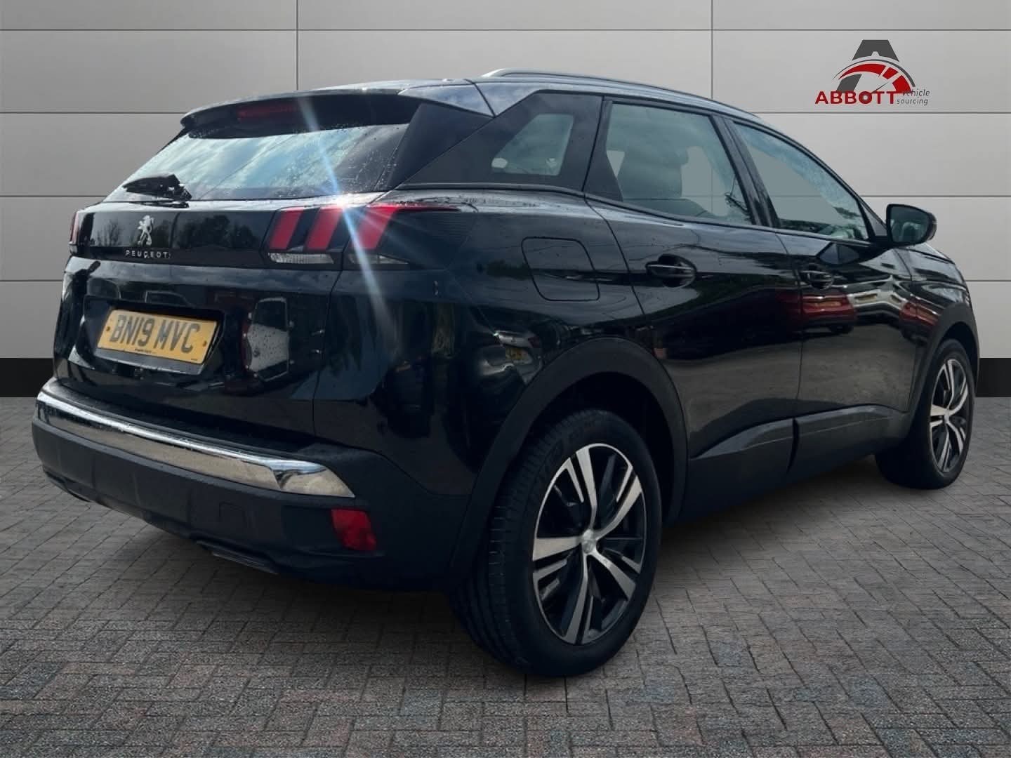 2019 Peugeot 3008 1.5 BlueHDi Active, exterior view 4