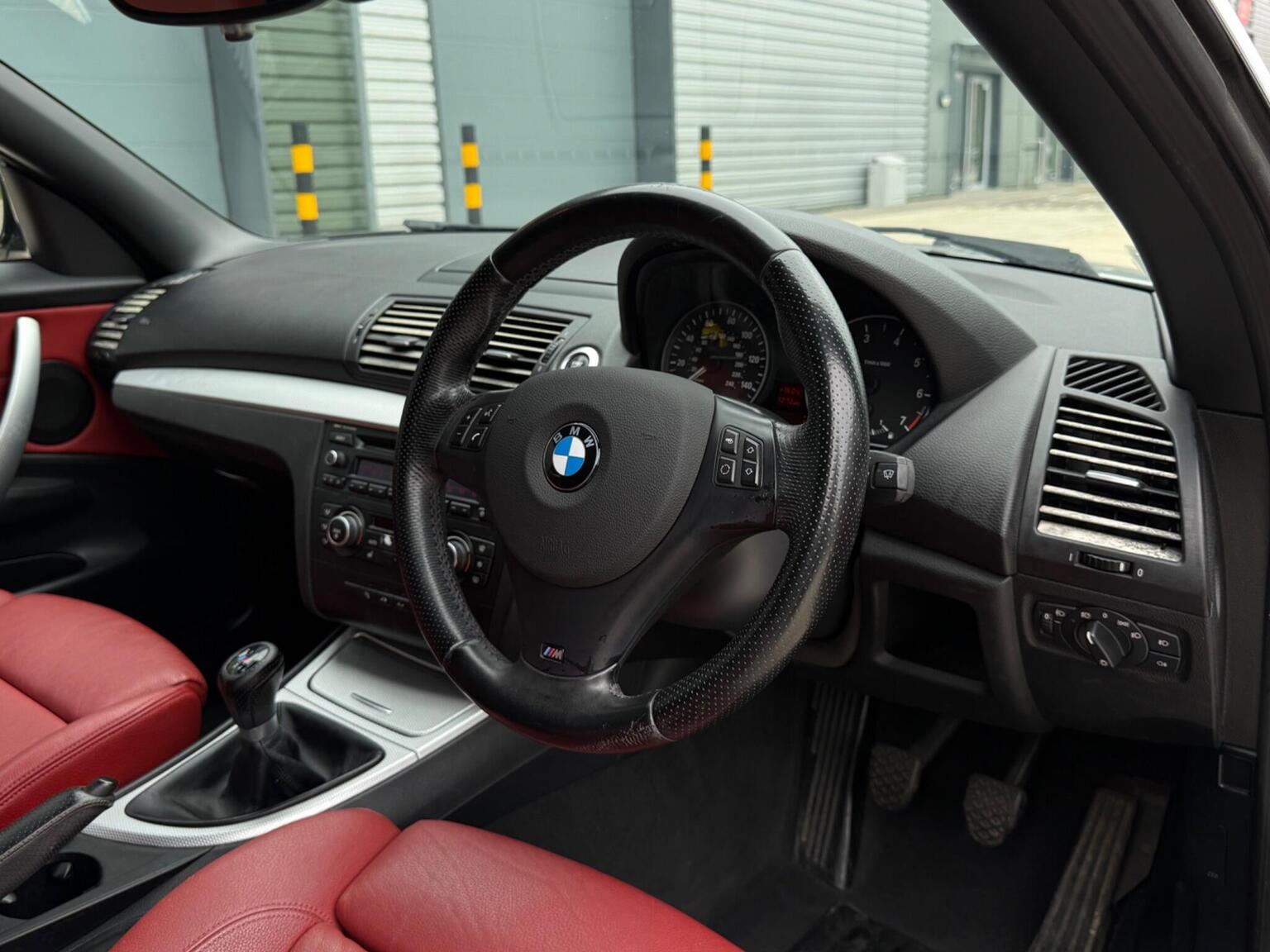 2010 BMW 1 SERIES 2.0 118i M Sport Euro 5 2dr, exterior view 3