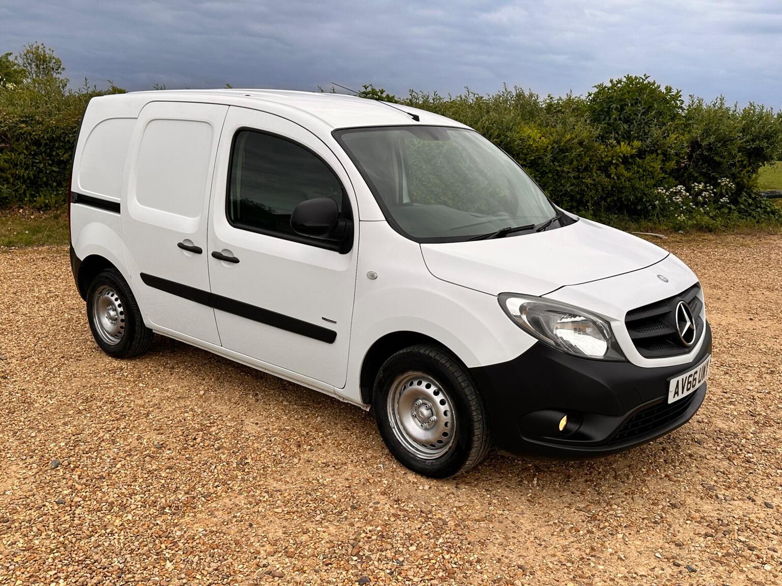 2016 Mercedes-Benz CITAN 1.5 109 CDI BlueEfficiency L2 Euro 6 (s/s) 5dr, exterior view 4