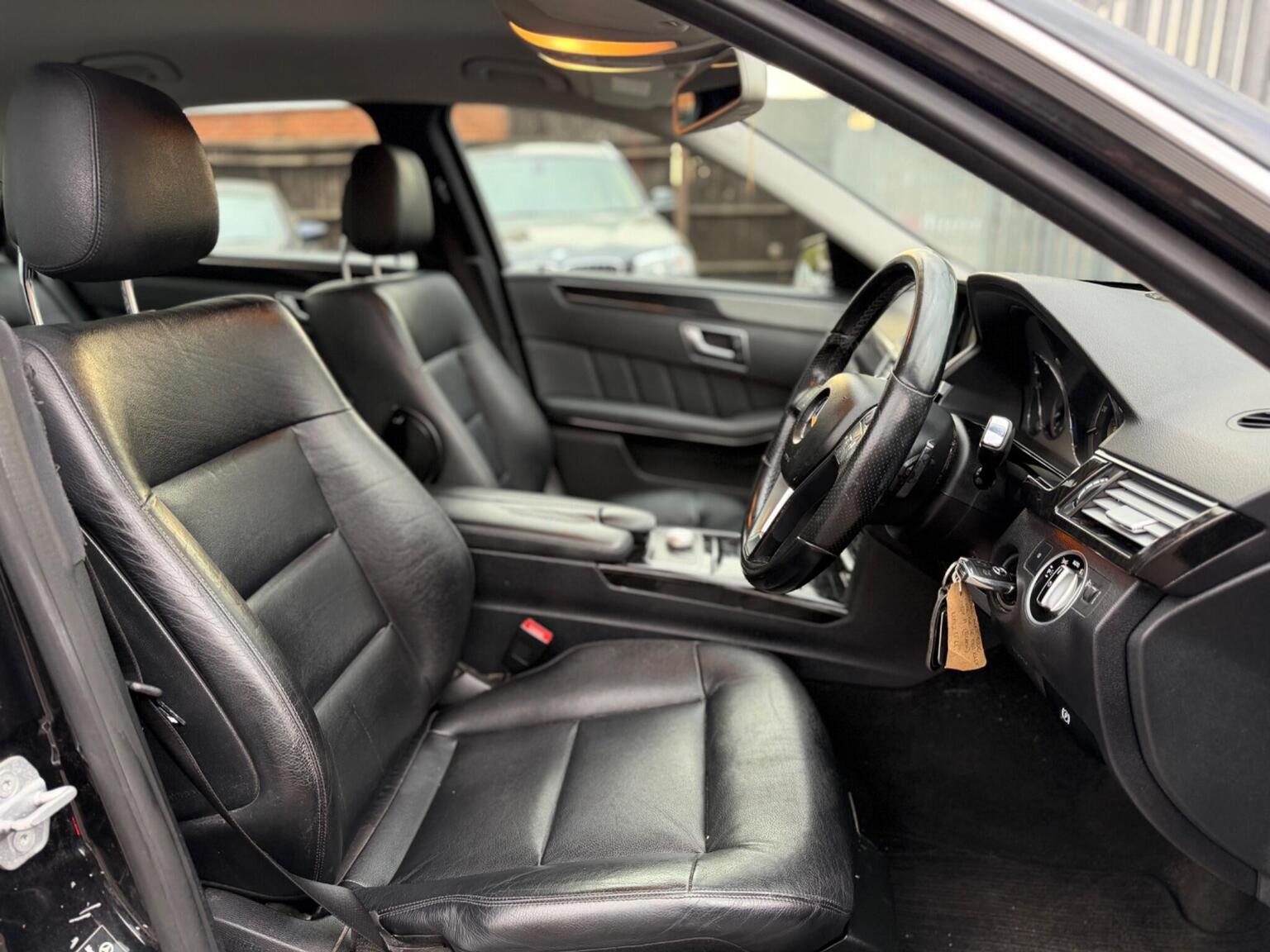 2012 Mercedes-Benz E CLASS 2.1 E220 CDI BlueEfficiency Executive SE G-Tronic+ Euro 5 (s/s) 4dr, exterior view 3