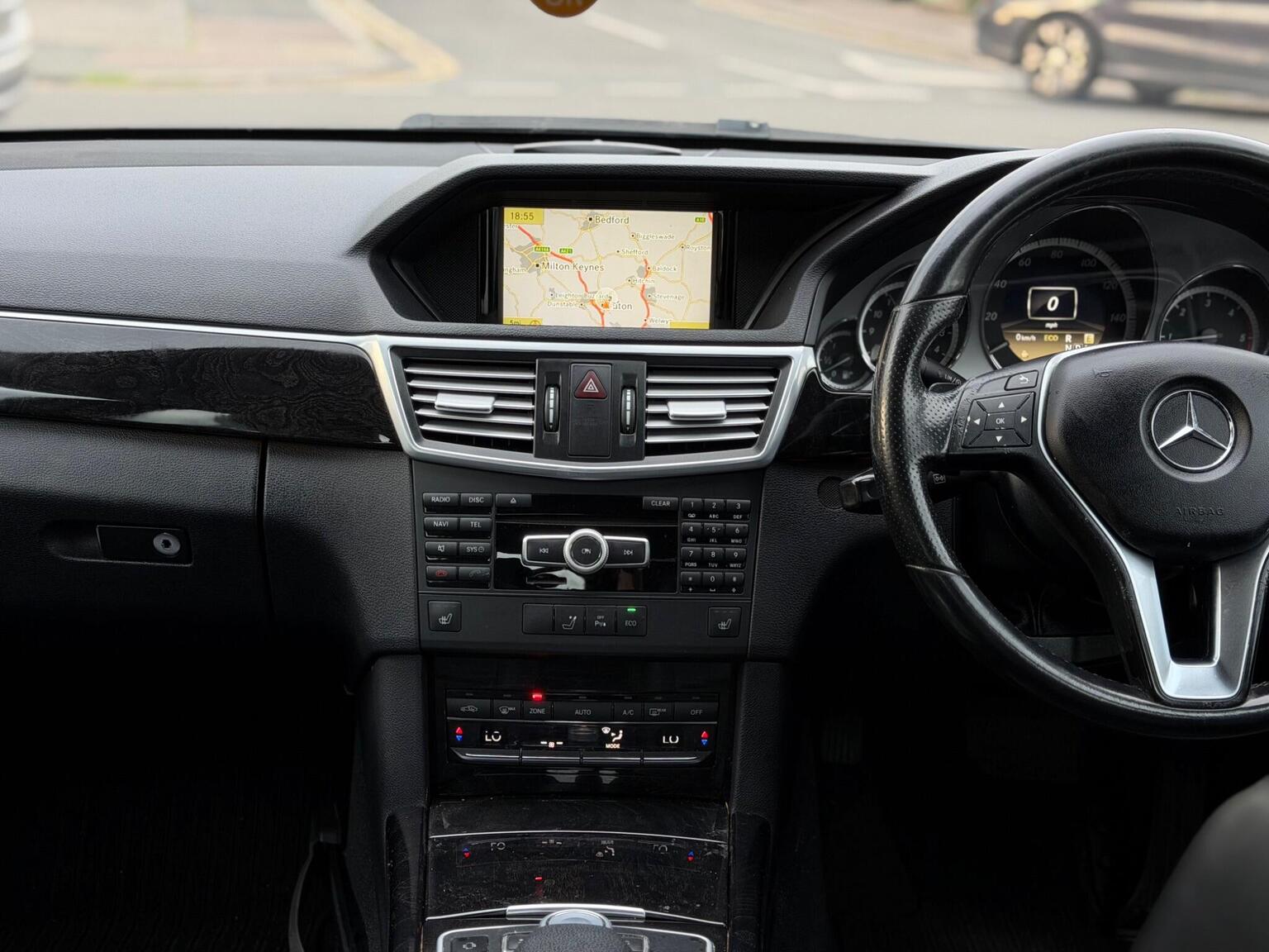 2012 Mercedes-Benz E CLASS 2.1 E220 CDI BlueEfficiency Executive SE G-Tronic+ Euro 5 (s/s) 4dr, exterior view 4