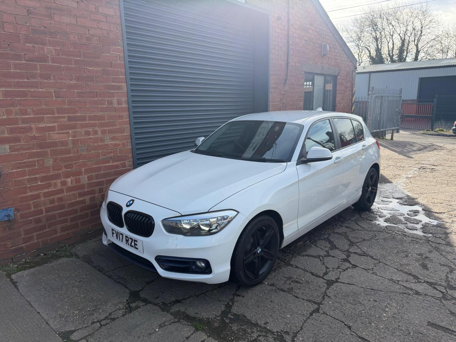 2017 BMW 1 SERIES 2.0 118d Sport Euro 6 (s/s) 5dr, exterior view 3