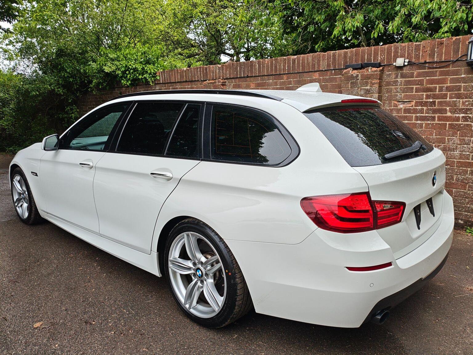 2012 BMW 5 SERIES 3.0 535i M Sport Touring Auto Euro 5 (s/s) 5dr, exterior view 3