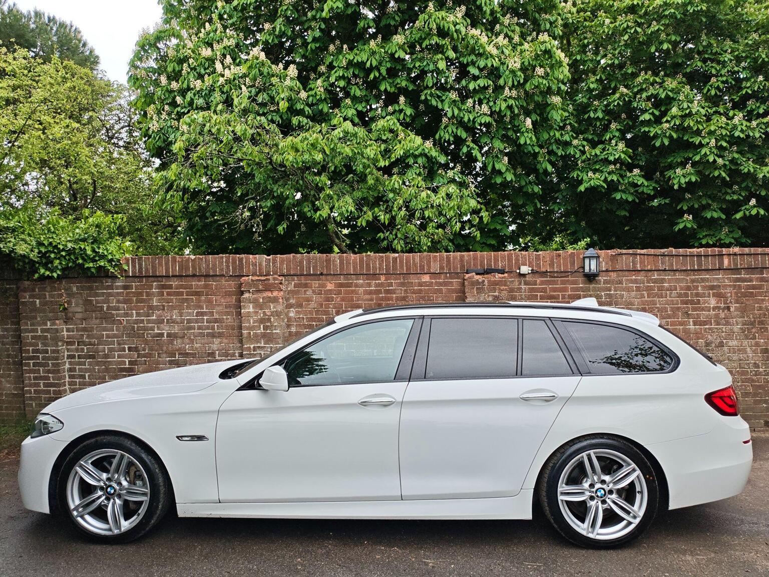 2012 BMW 5 SERIES 3.0 535i M Sport Touring Auto Euro 5 (s/s) 5dr, exterior view 4
