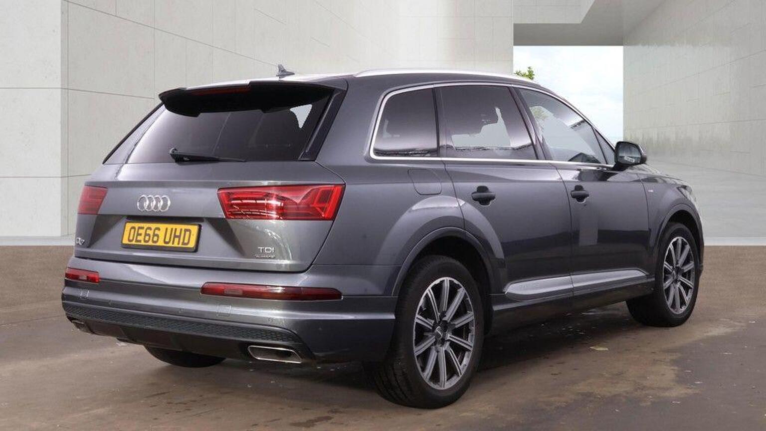 2017 Audi Q7 3.0 TDI V6 S line Tiptronic quattro Euro 6 (s/s) 5dr, exterior view 4