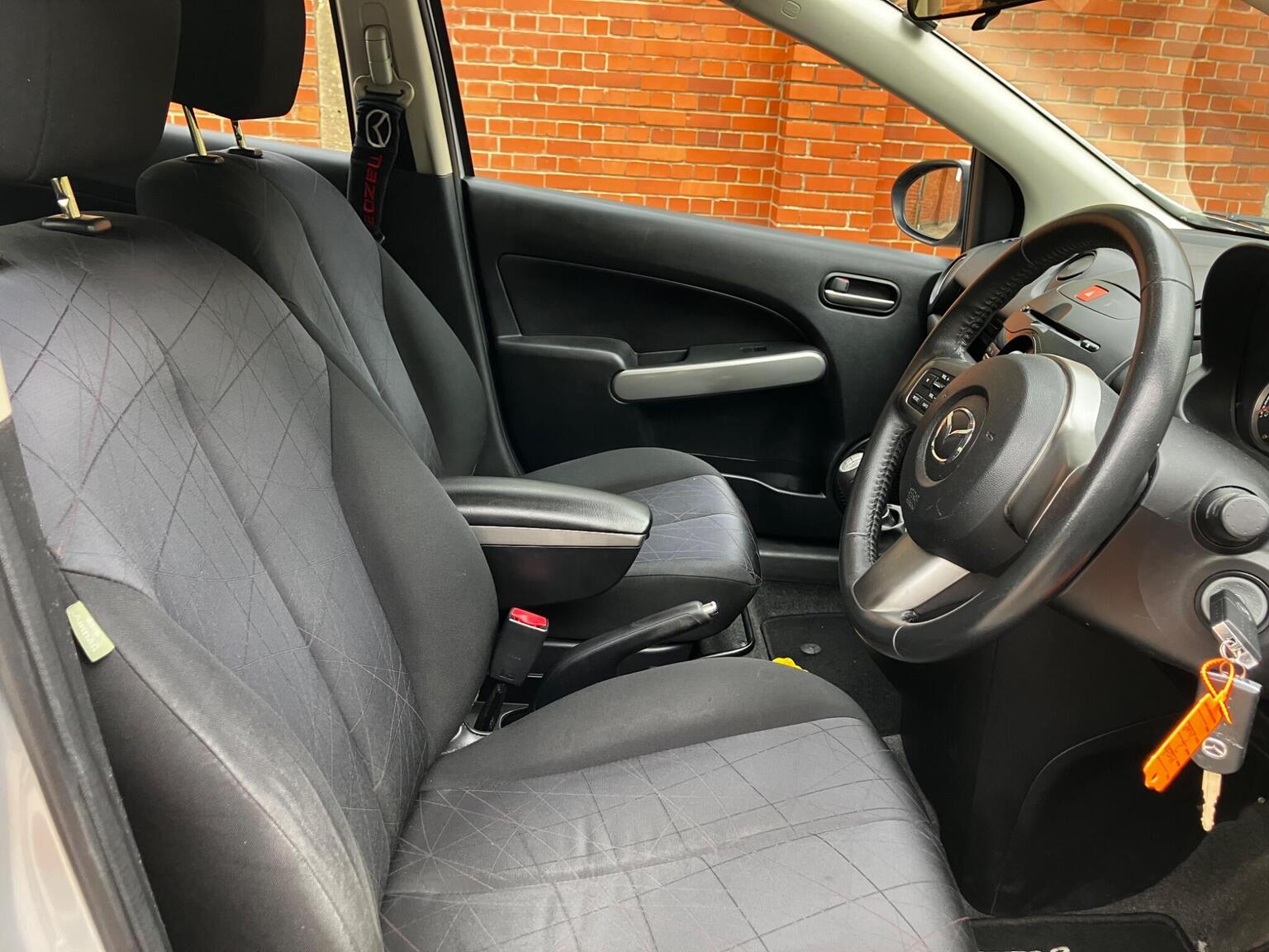 2011 Mazda MAZDA2 1.3 Tamura Euro 5 5dr, exterior view 4