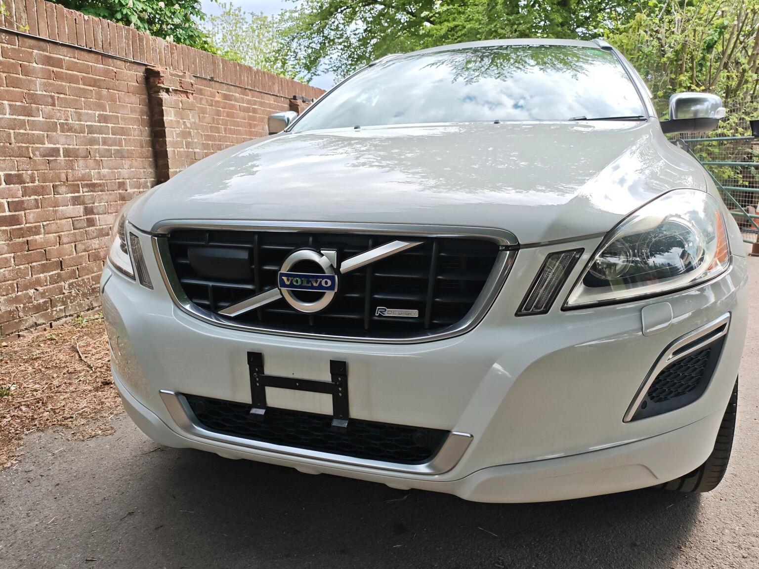 2011 Volvo XC60 3.0 T6 R-Design Premium Geartronic AWD Euro 5 5dr, exterior view 2