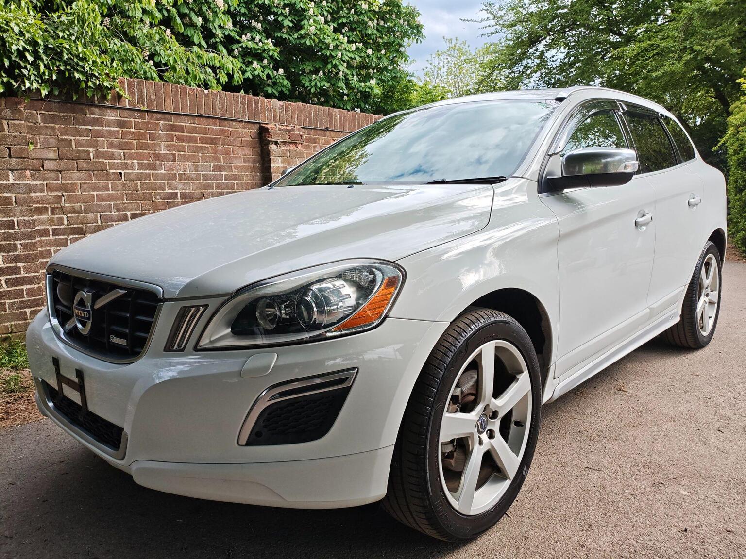 2011 Volvo XC60 3.0 T6 R-Design Premium Geartronic AWD Euro 5 5dr, exterior view 3