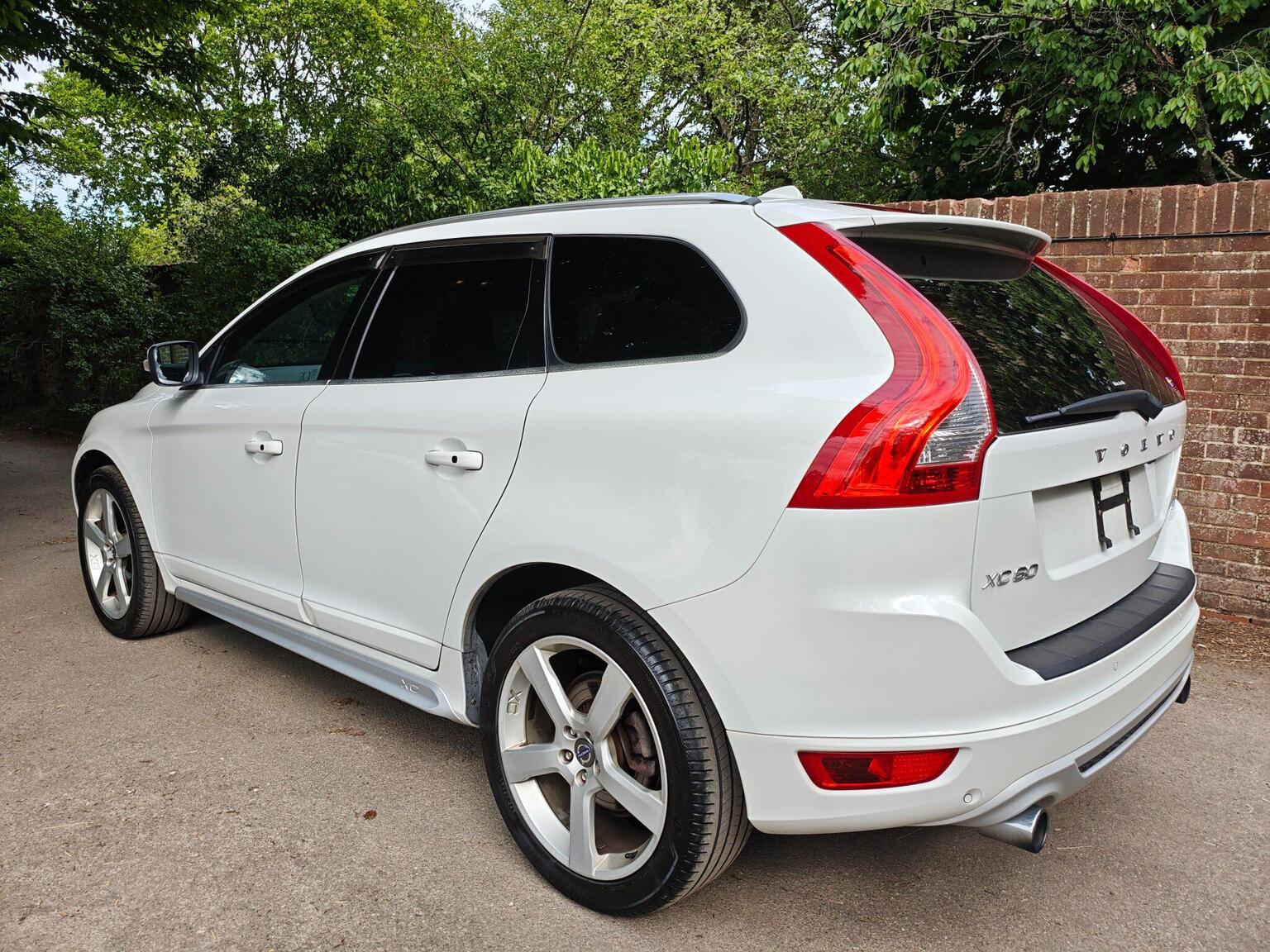 2011 Volvo XC60 3.0 T6 R-Design Premium Geartronic AWD Euro 5 5dr, exterior view 4