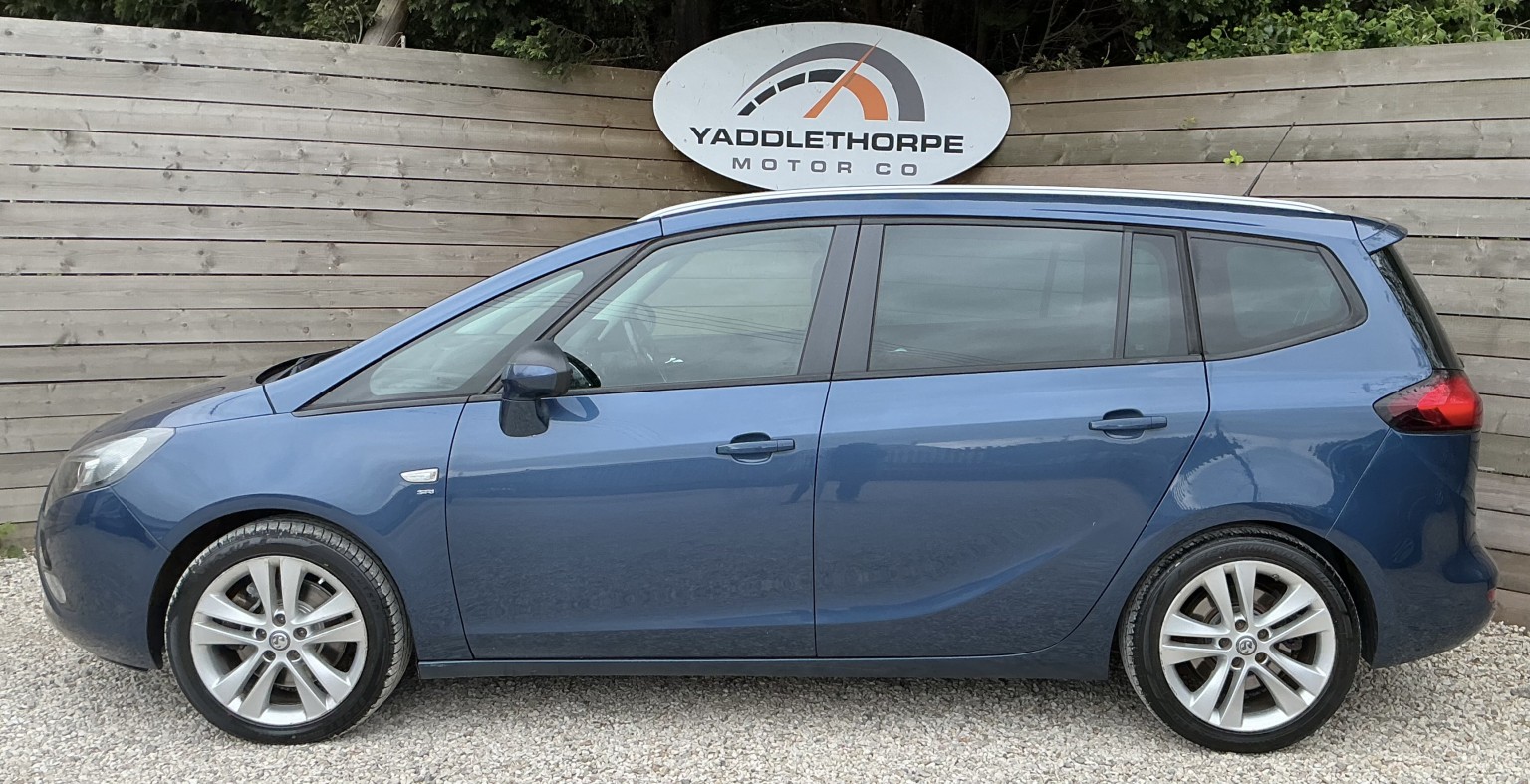 2016 Vauxhall ZAFIRA TOURER 2.0 CDTi SRi, exterior view 2