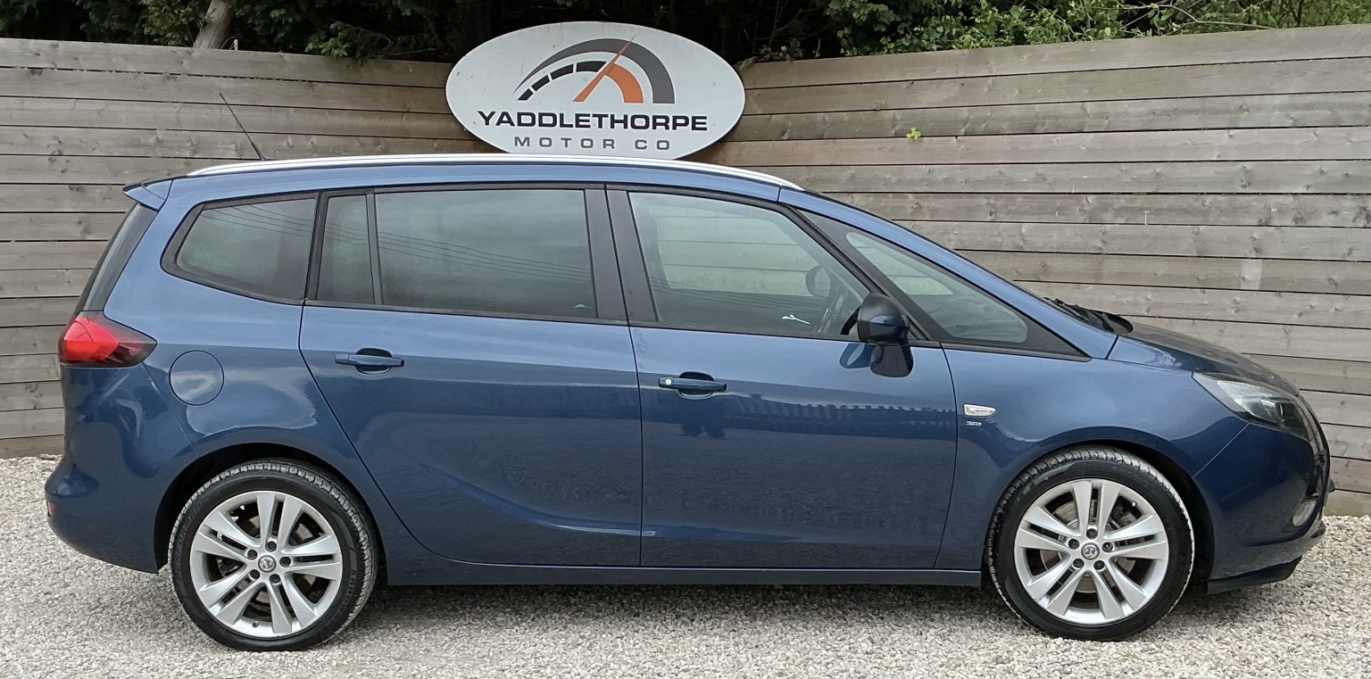 2016 Vauxhall ZAFIRA TOURER 2.0 CDTi SRi, exterior view 3