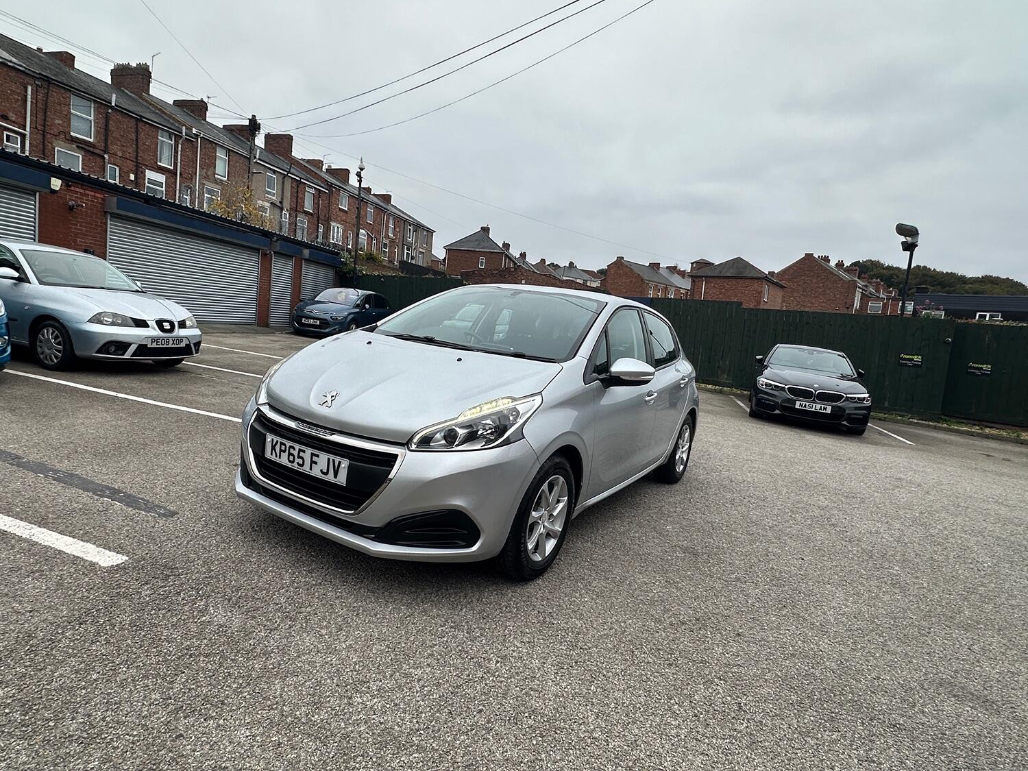 2015 Peugeot 208 1.2 PureTech Active, exterior view 3