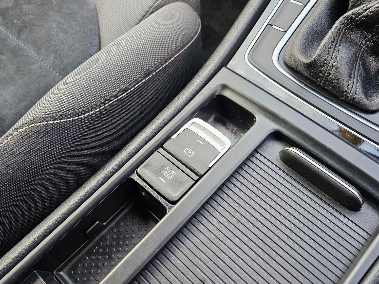 2014 Volkswagen GOLF 2.0 TDI BlueMotion Tech GT DSG Euro 5 (s/s) 5dr, exterior view 2