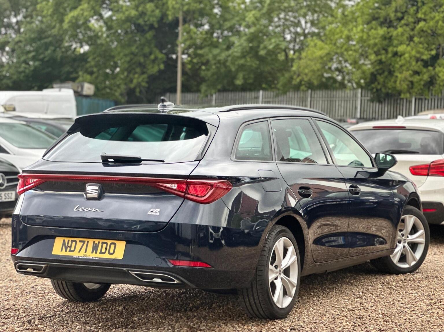 2022 SEAT LEON 1.4 eHybrid 12.8kWh FR DSG Euro 6 (s/s) 5dr, exterior view 3