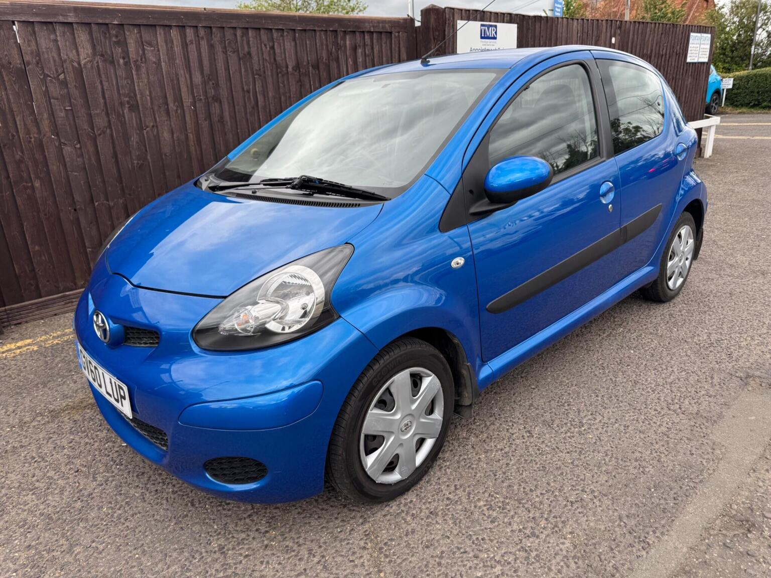 2011 Toyota AYGO 1.0 VVT-i Blue MultiMode Euro 4 5dr, exterior view 3