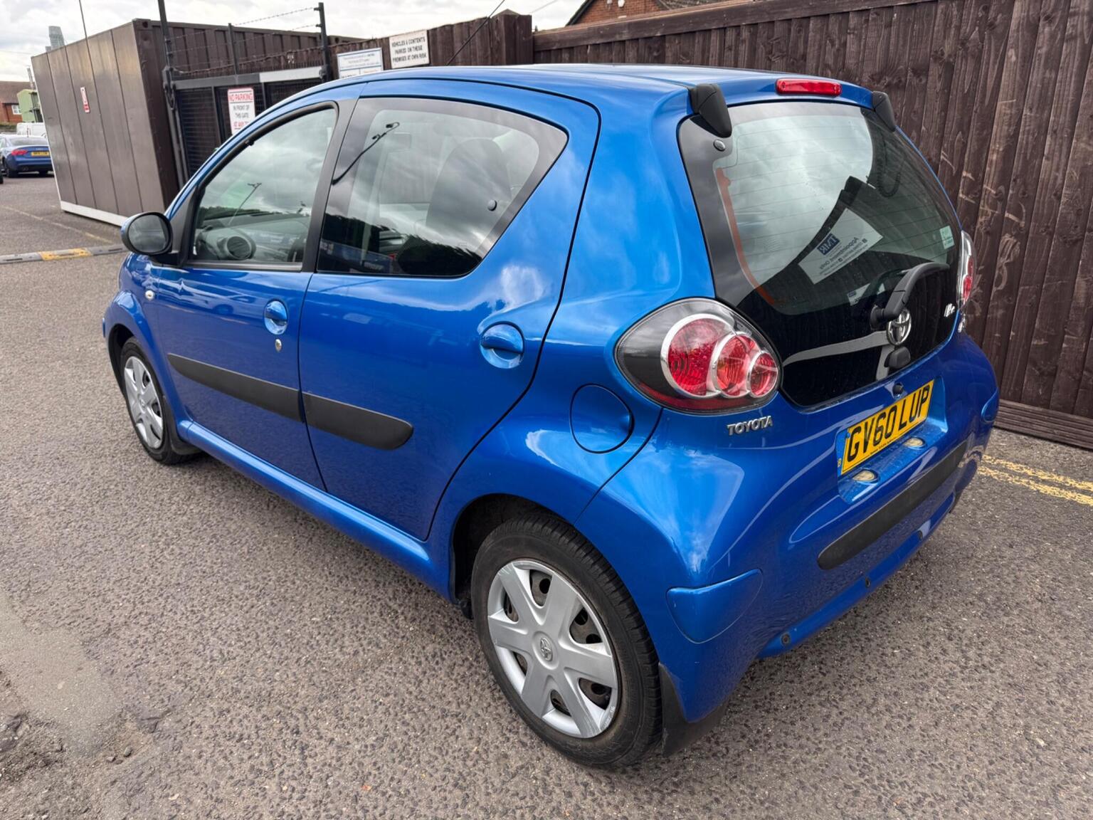 2011 Toyota AYGO 1.0 VVT-i Blue MultiMode Euro 4 5dr, exterior view 4