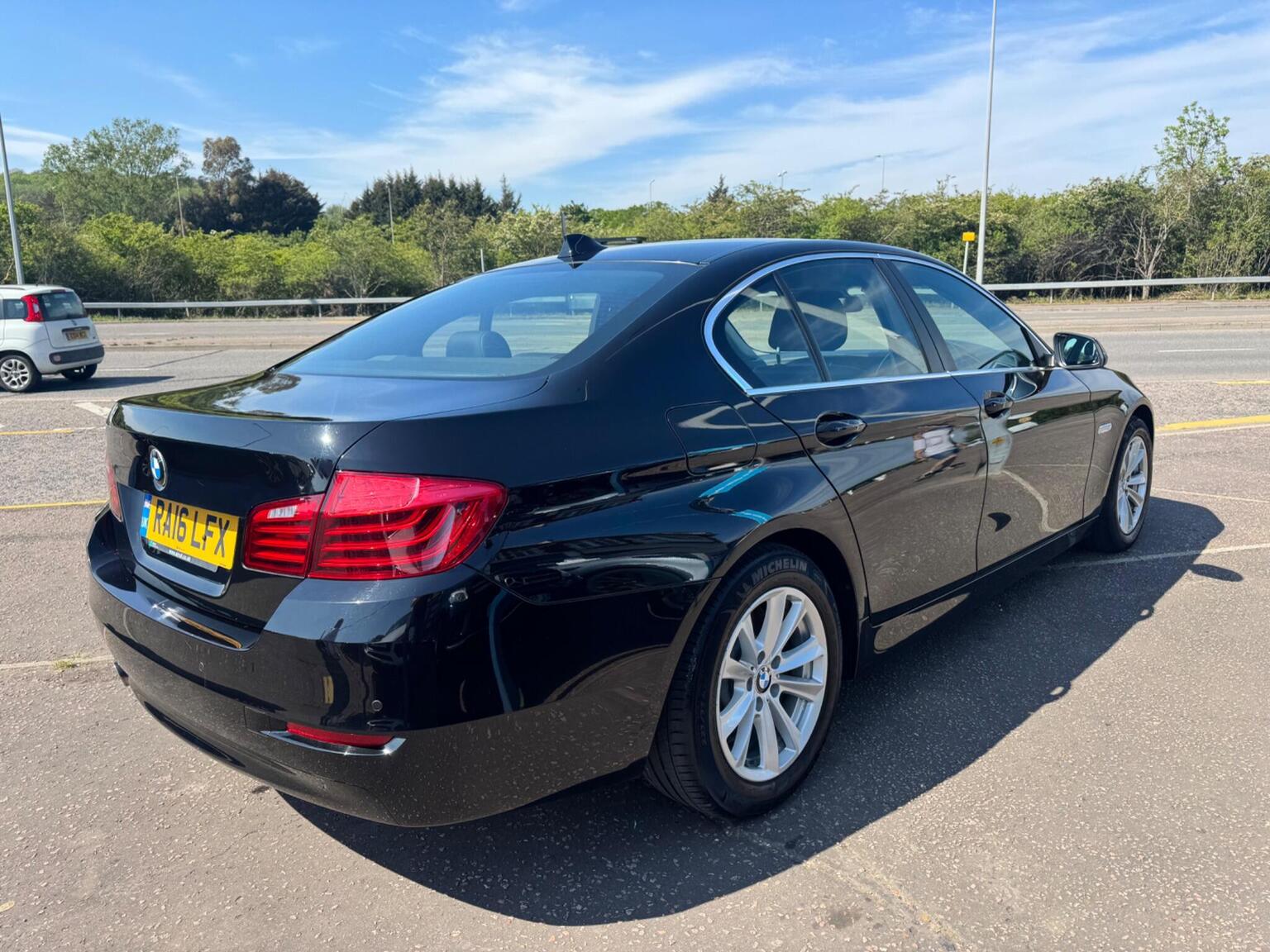 2016 BMW 5 SERIES 2.0 520d SE Auto Euro 6 (s/s) 4dr, exterior view 3