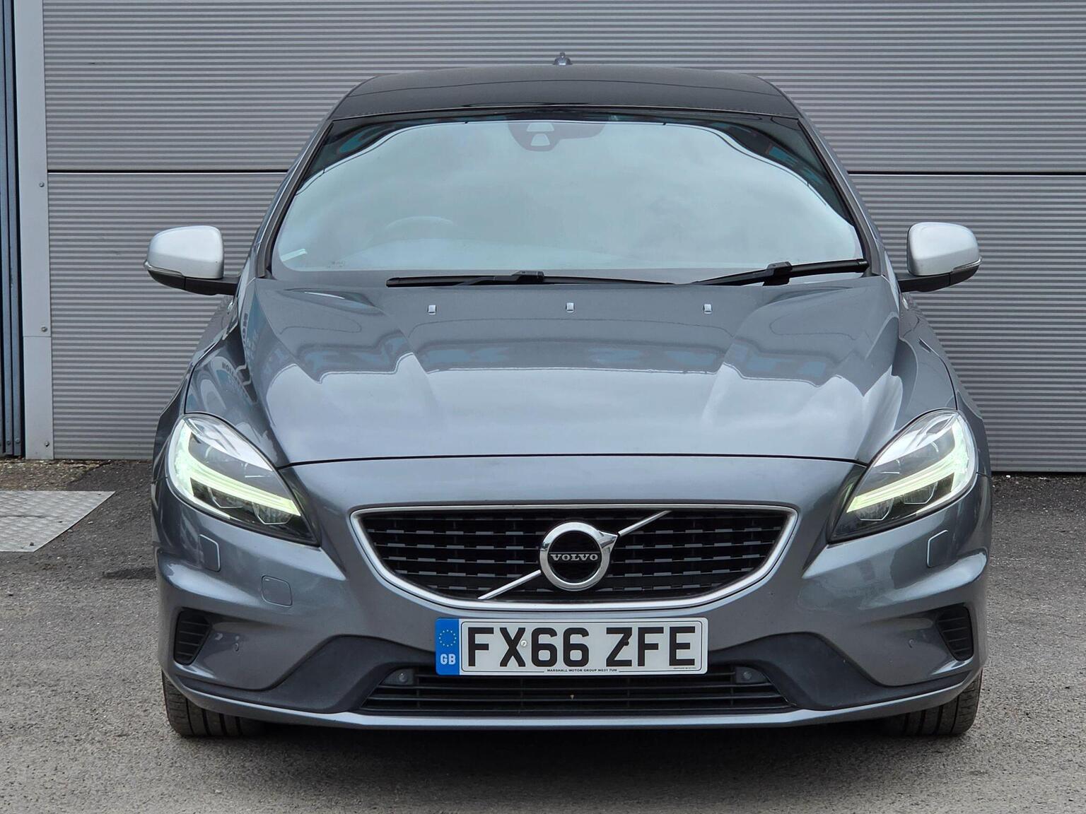 2016 Volvo V40 2.0 D4 R-Design Pro Euro 6 (s/s) 5dr, exterior view 3
