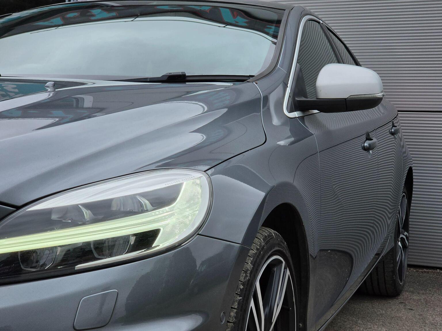 2016 Volvo V40 2.0 D4 R-Design Pro Euro 6 (s/s) 5dr, exterior view 4