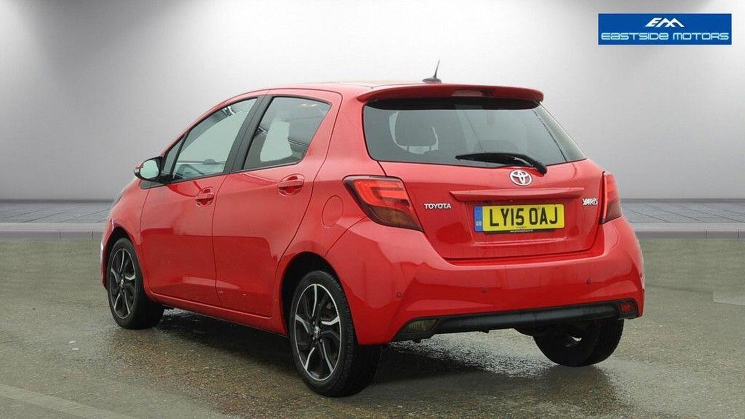 2015 Toyota YARIS 1.33 Dual VVT-i Sport Multidrive S Euro 5 5dr Euro 5, exterior view 3