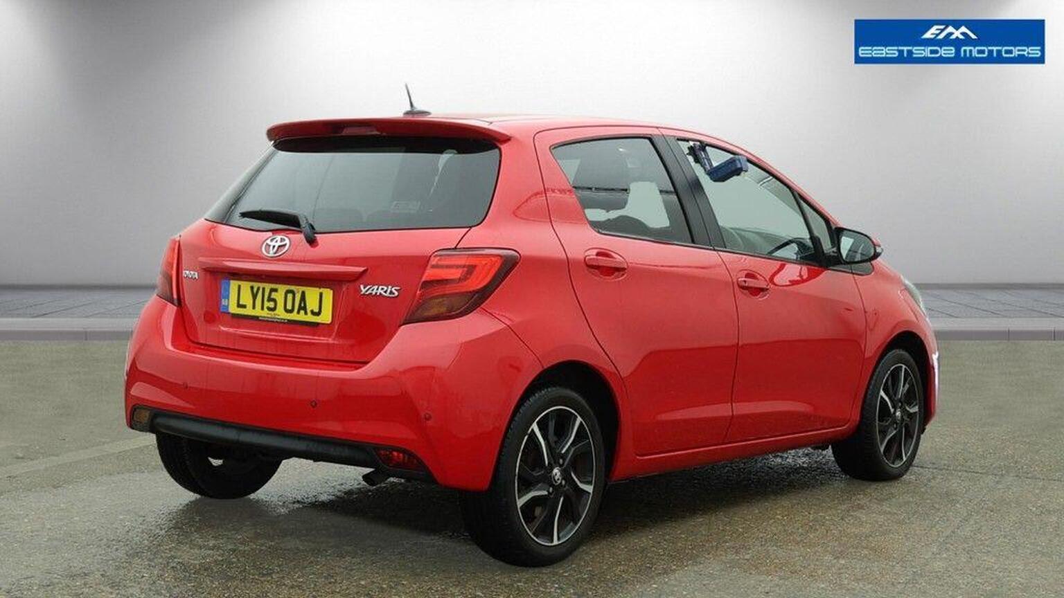2015 Toyota YARIS 1.33 Dual VVT-i Sport Multidrive S Euro 5 5dr Euro 5, exterior view 4