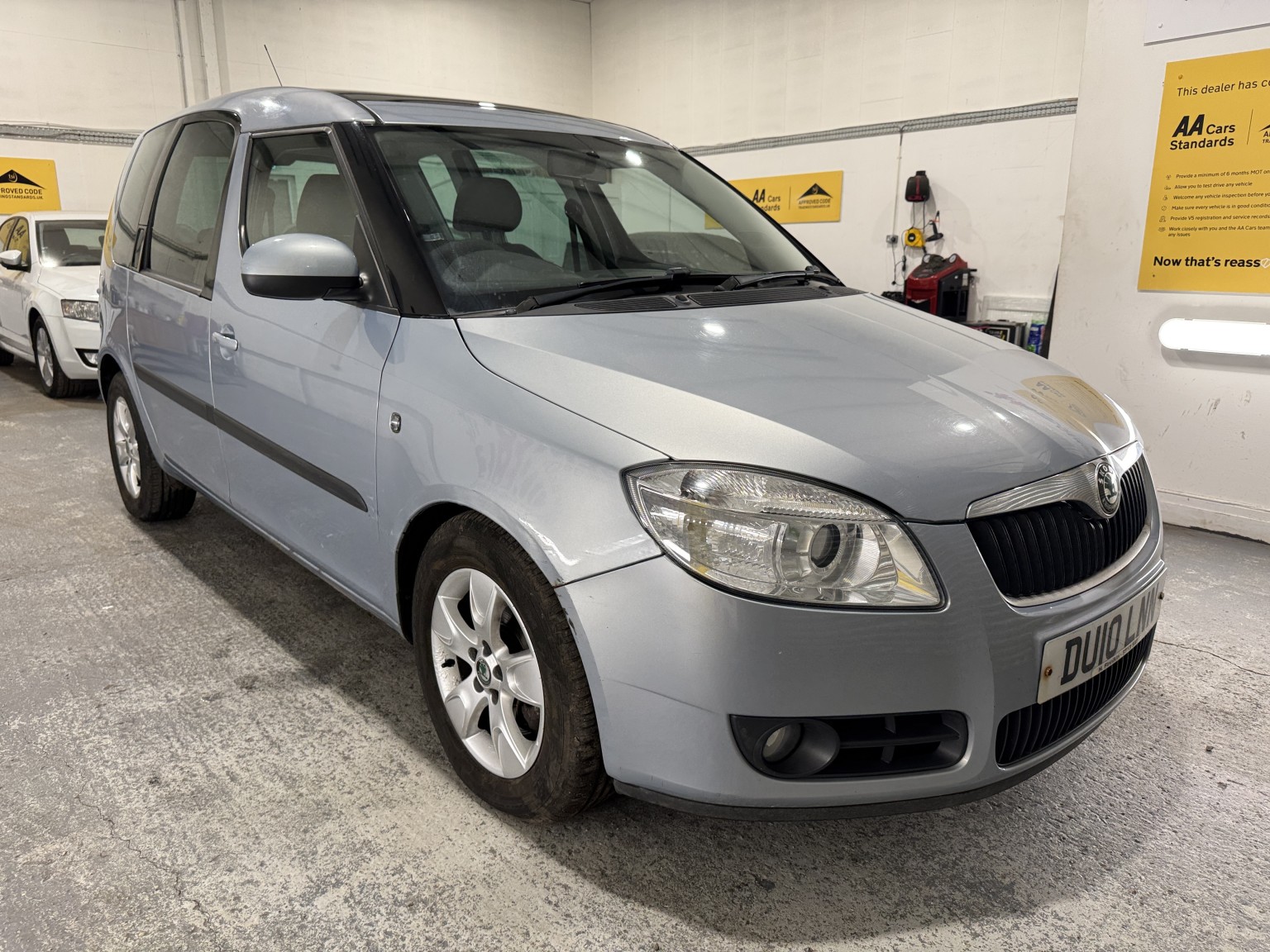 2010 Skoda ROOMSTER 1.9 TDI SE, exterior view 3