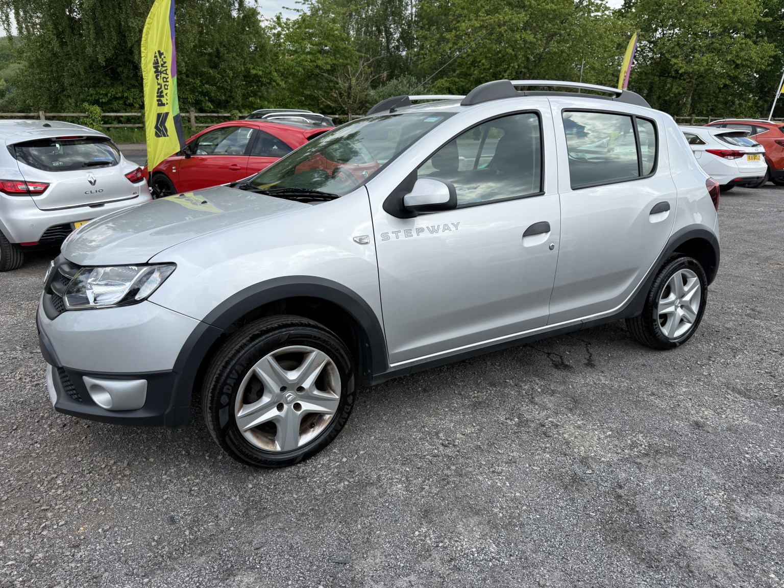 2014 Dacia SANDERO STEPWAY 1.5 dCi Laureate, exterior view 2