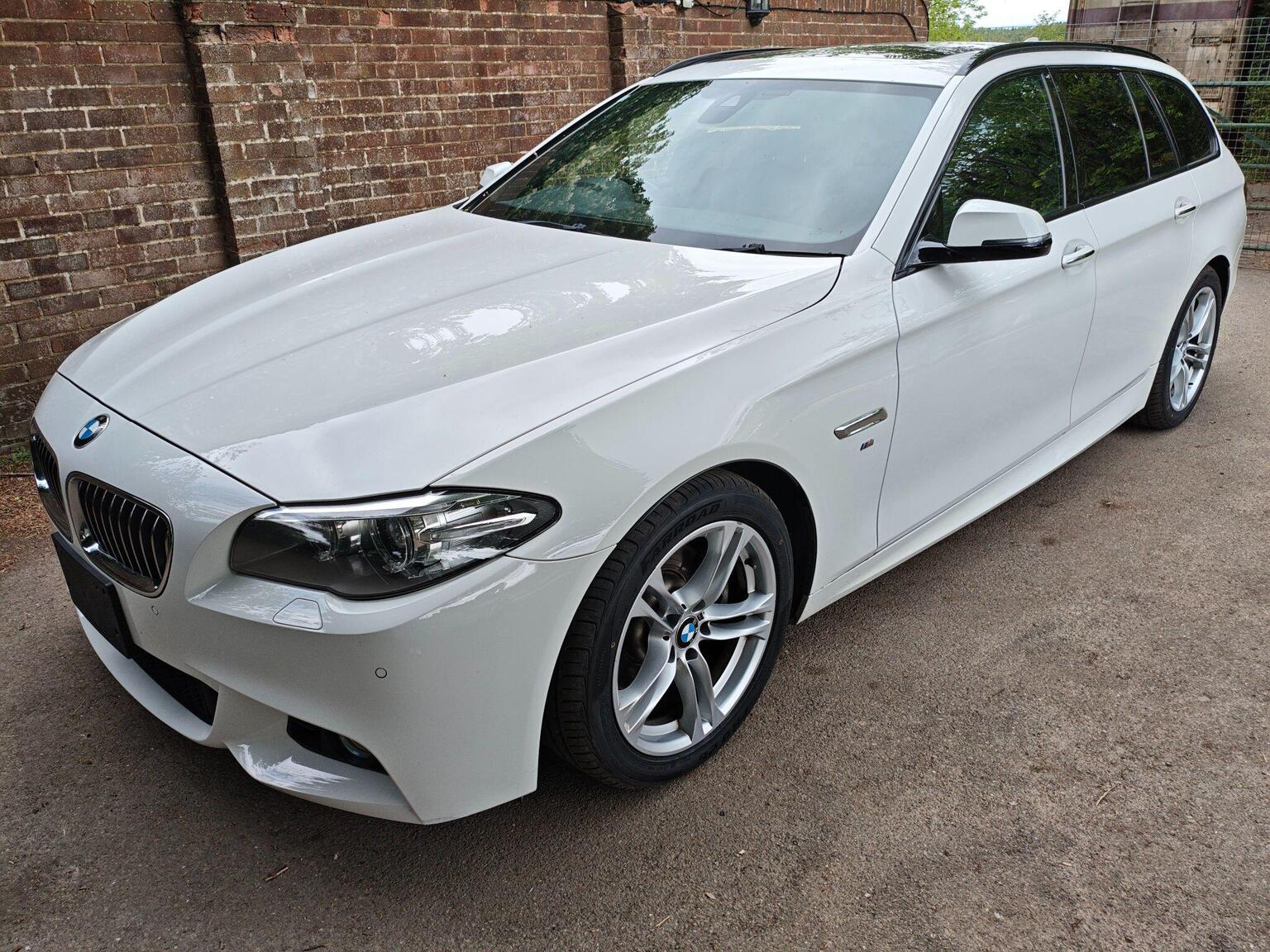 2014 BMW 5 SERIES 2.0 520i M Sport Touring Auto Euro 6 (s/s) 5dr for sale, exterior front view