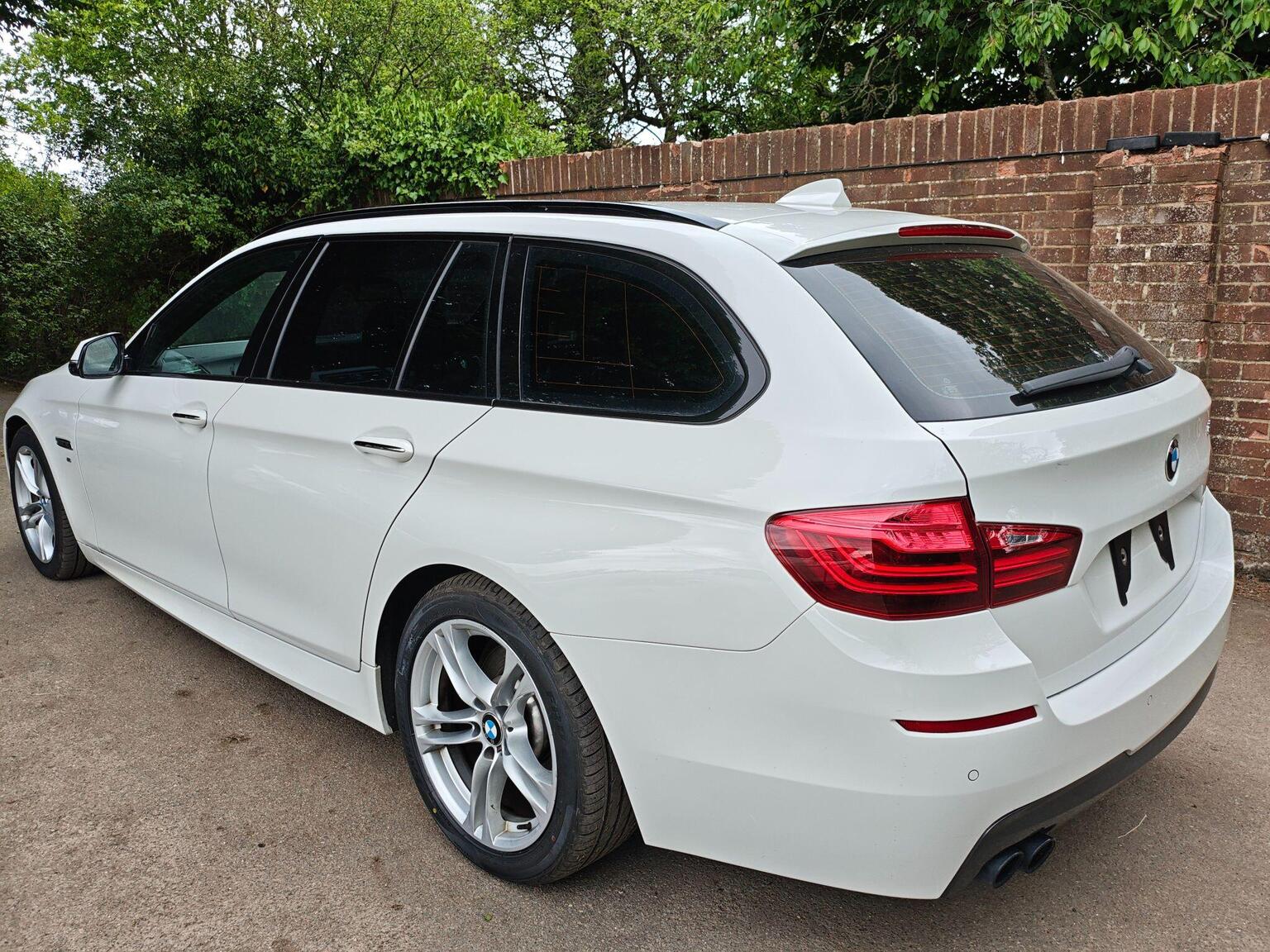 2014 BMW 5 SERIES 2.0 520i M Sport Touring Auto Euro 6 (s/s) 5dr, exterior view 2