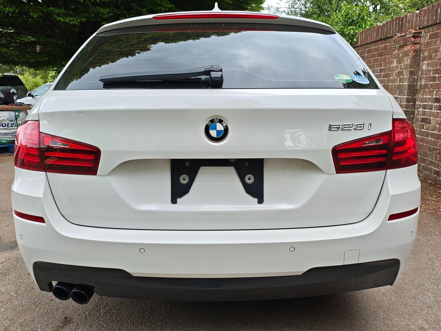 2014 BMW 5 SERIES 2.0 520i M Sport Touring Auto Euro 6 (s/s) 5dr, exterior view 4