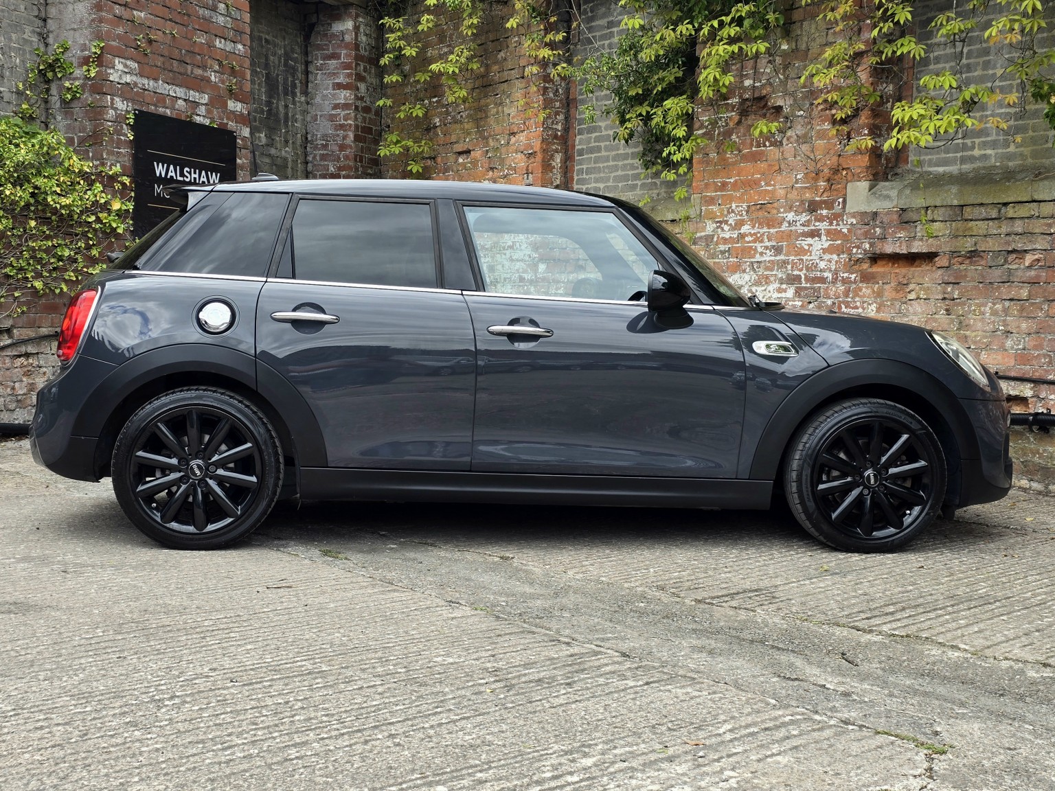 2017 MINI HATCH 2.0 5-Door Hatch Cooper SD, exterior view 4