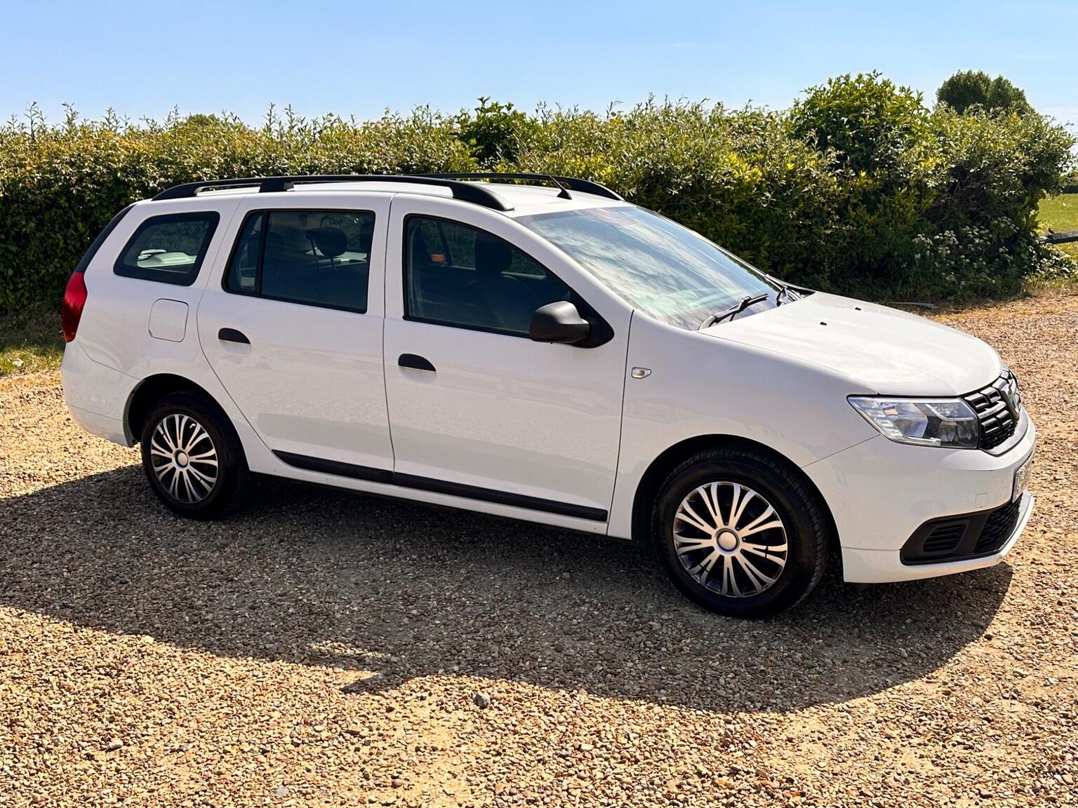 2017 Dacia LOGAN MCV 1.5 dCi Ambiance Euro 6 (s/s) 5dr, exterior view 3