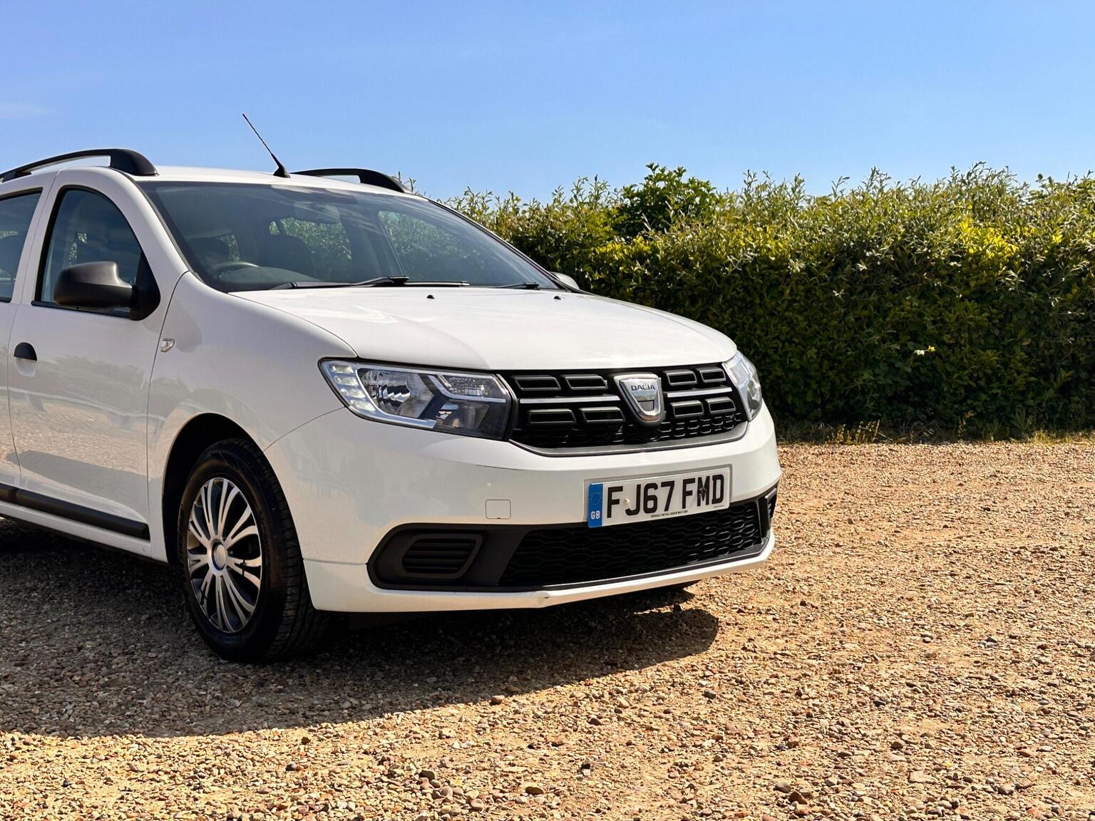 2017 Dacia LOGAN MCV 1.5 dCi Ambiance Euro 6 (s/s) 5dr, exterior view 4