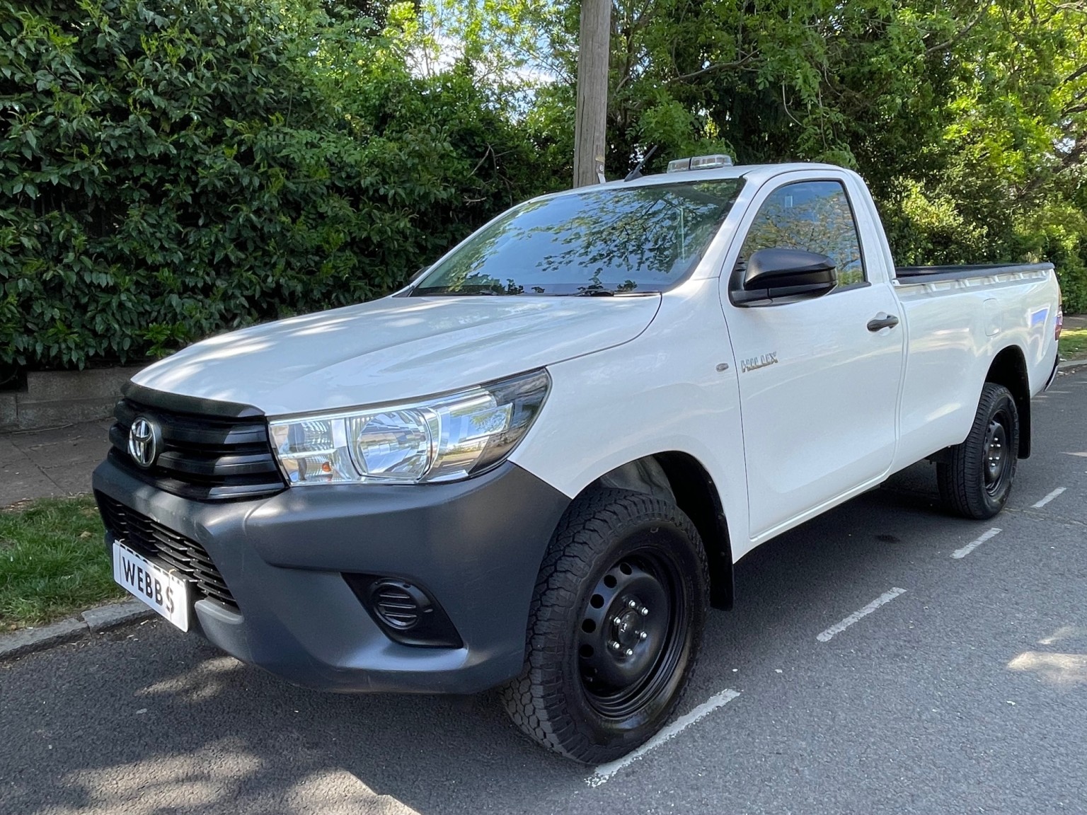 2020 Toyota HILUX 2.4 D-4D Active, exterior view 3