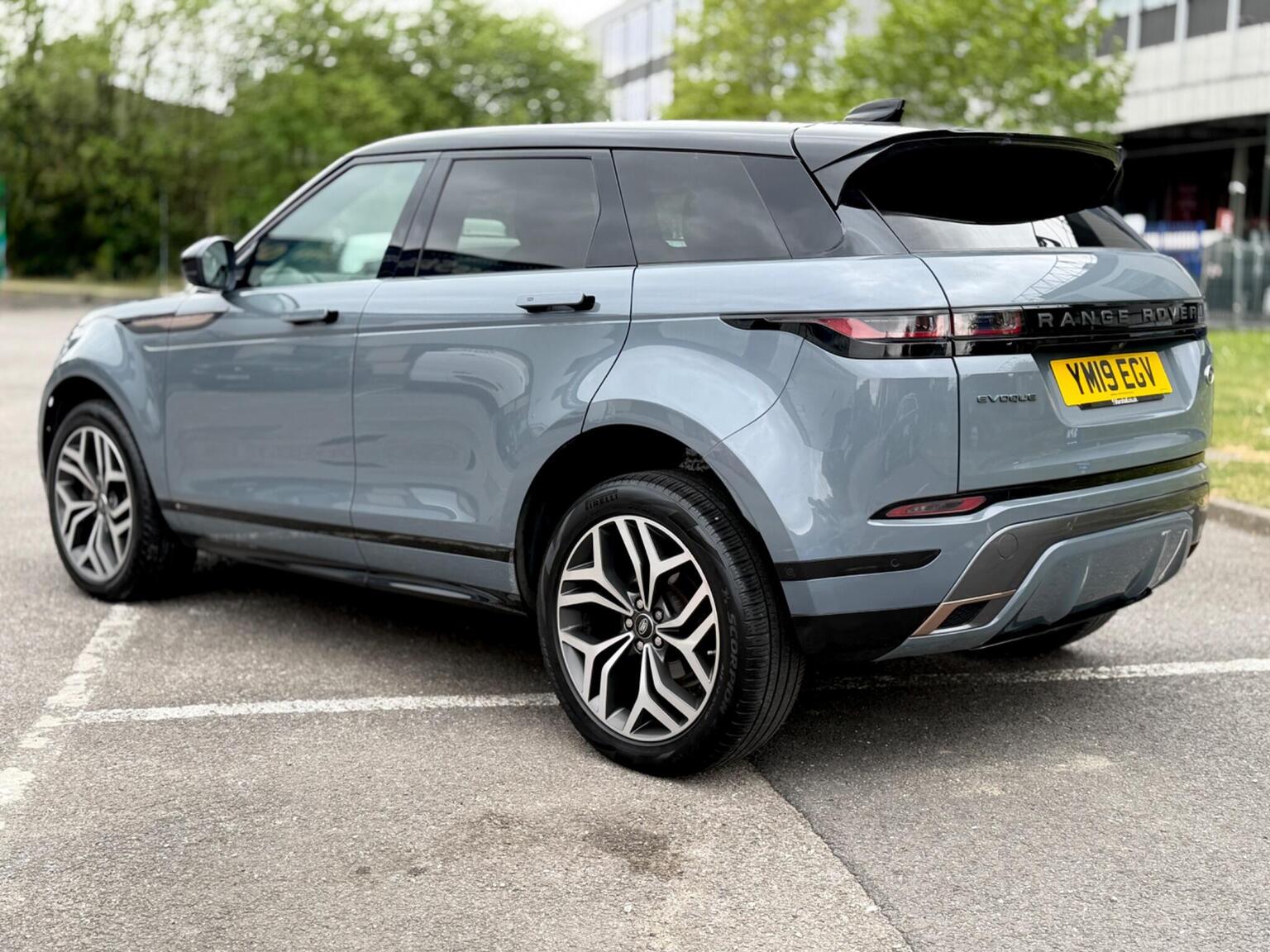 2019 Land Rover RANGE ROVER EVOQUE 2.0 D180 First Edition Auto 4WD Euro 6 (s/s) 5dr, exterior view 3