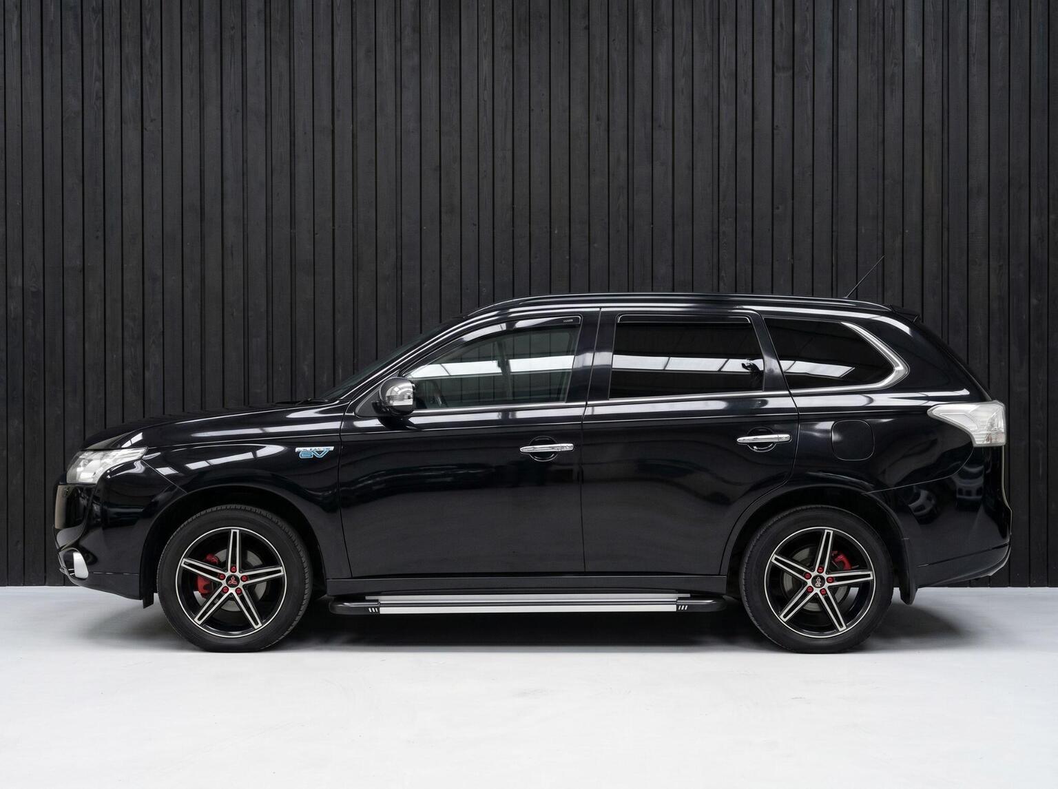 2015 Mitsubishi OUTLANDER 2.0h 12kWh GX5h CVT 4WD Euro 5 (s/s) 5dr, exterior view 4
