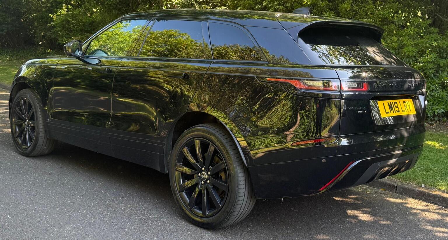 2019 Land Rover RANGE ROVER VELAR 2.0 D180 R-Dynamic S Auto 4WD Euro 6 (s/s) 5dr, exterior view 4