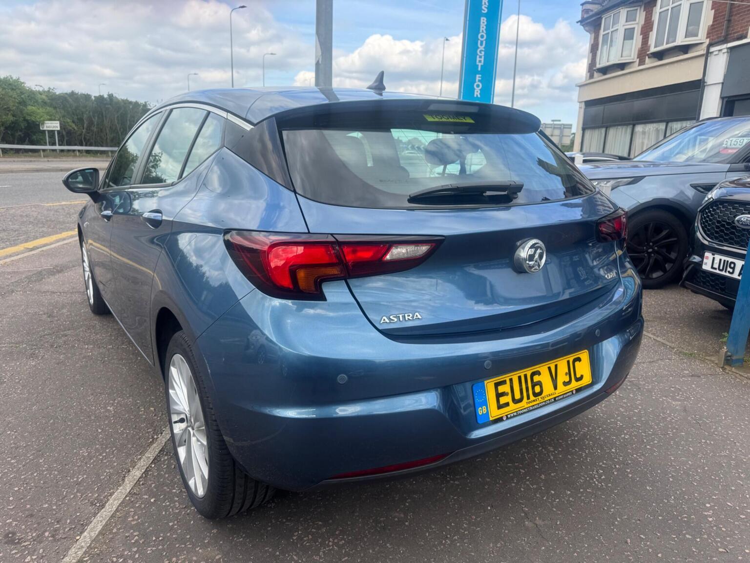 2016 Vauxhall ASTRA 1.6 CDTi ecoTEC BlueInjection Tech Line Euro 6 5dr, exterior view 3