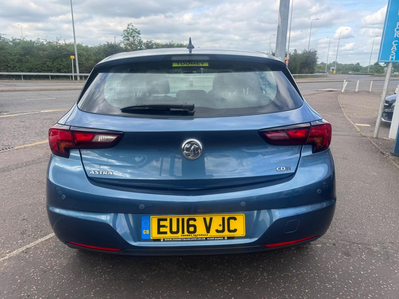 2016 Vauxhall ASTRA 1.6 CDTi ecoTEC BlueInjection Tech Line Euro 6 5dr, exterior view 4