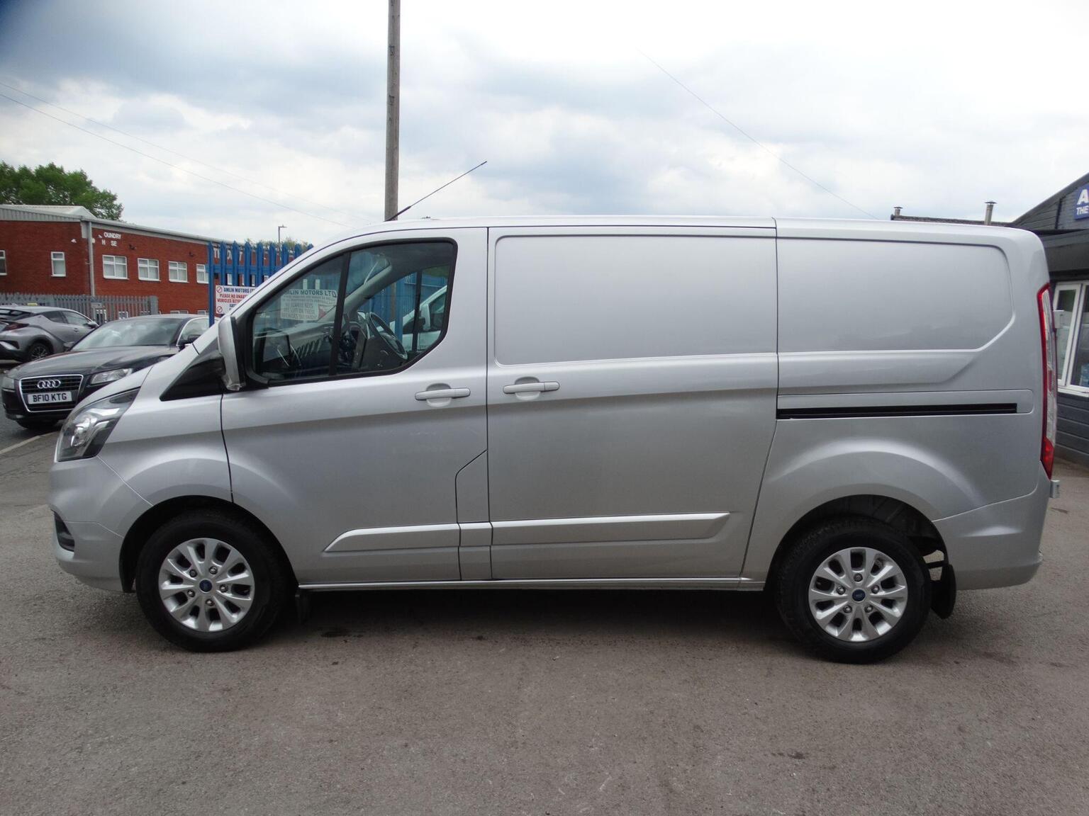 2022 Ford TRANSIT CUSTOM 2.0 280 EcoBlue Limited L1 H1 Euro 6 (s/s) 5dr, exterior view 4