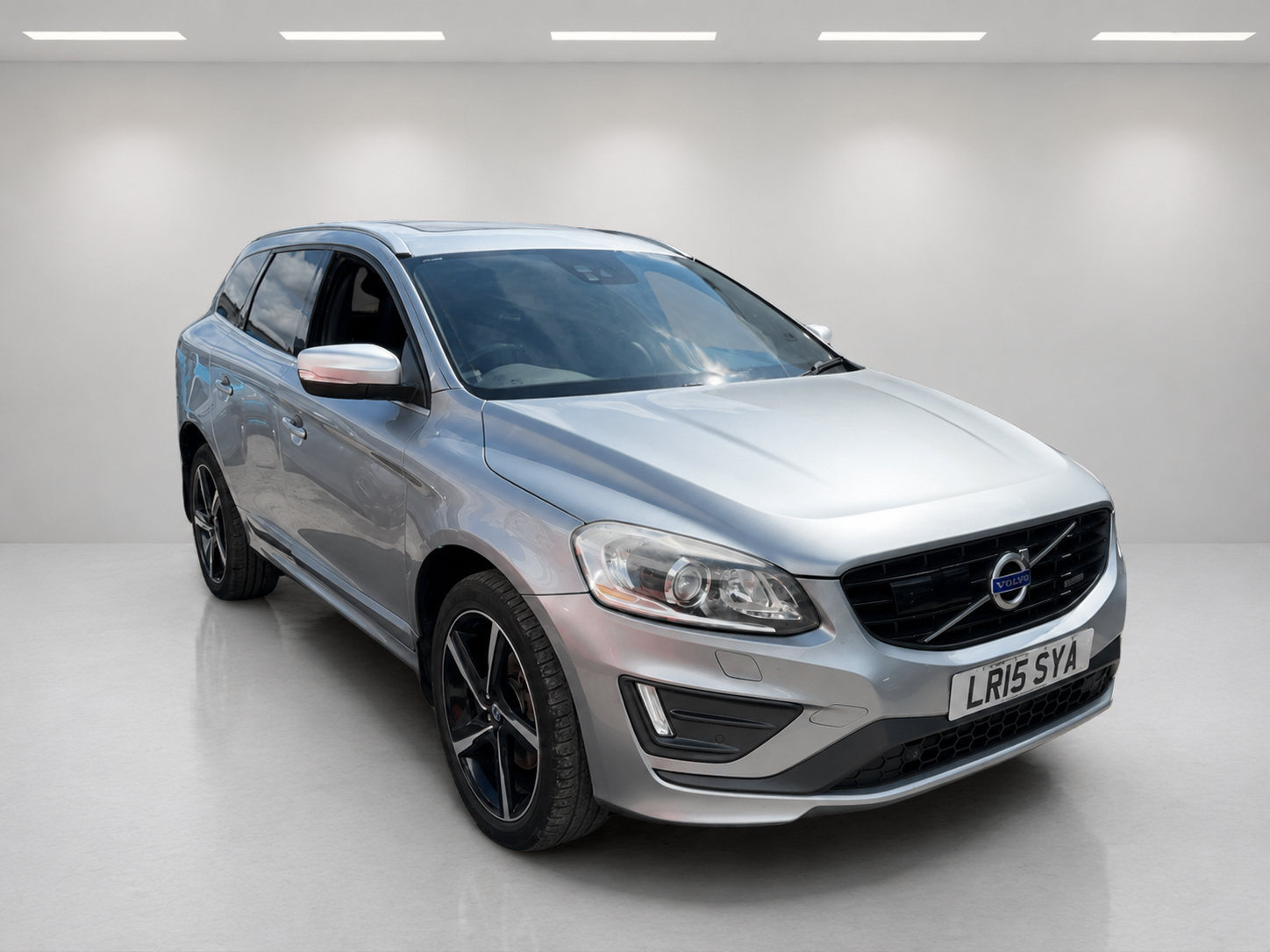 2015 Volvo XC60 2.0 R-Design Lux D4 (181hp), exterior view 2