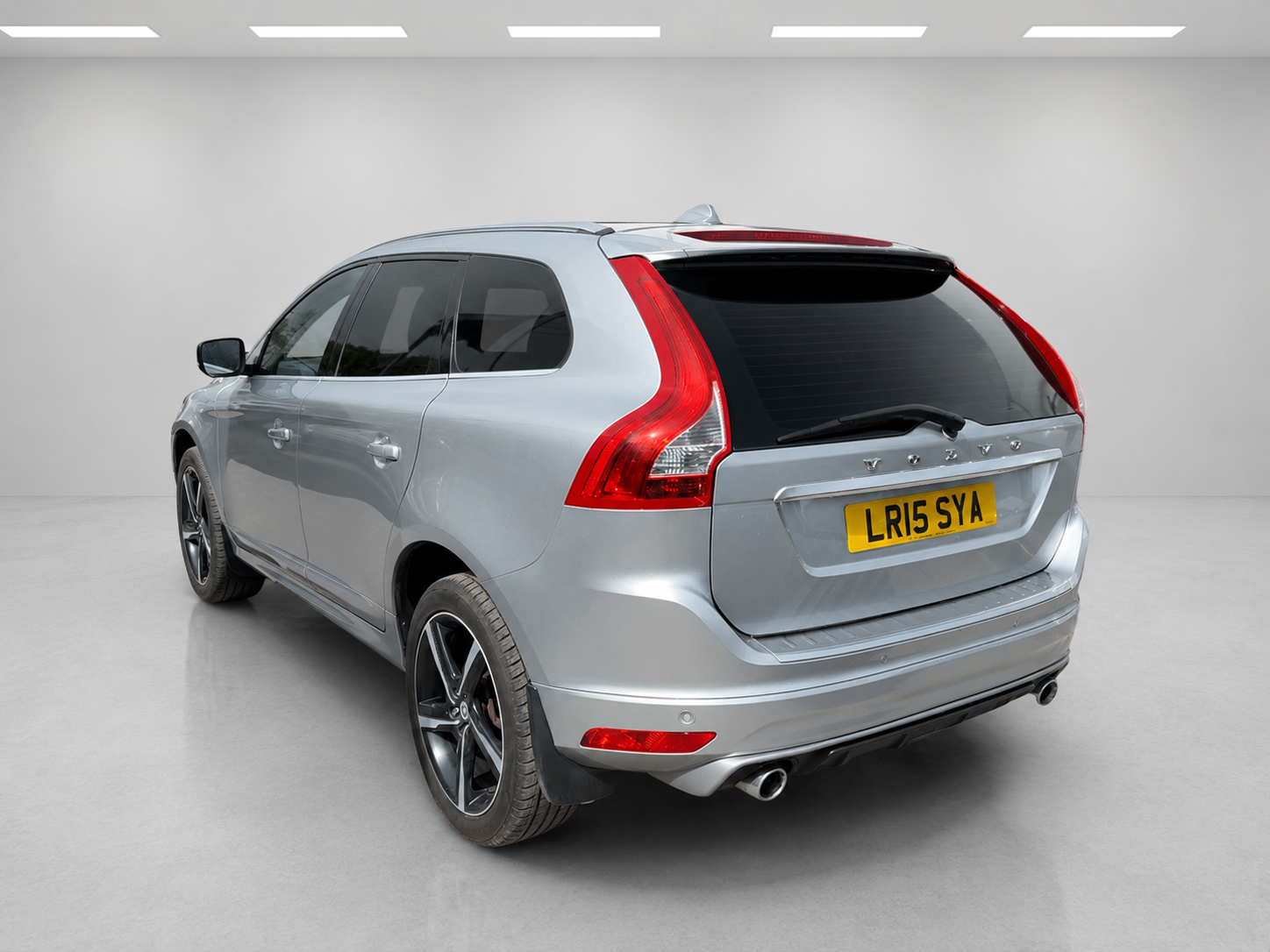 2015 Volvo XC60 2.0 R-Design Lux D4 (181hp), exterior view 3