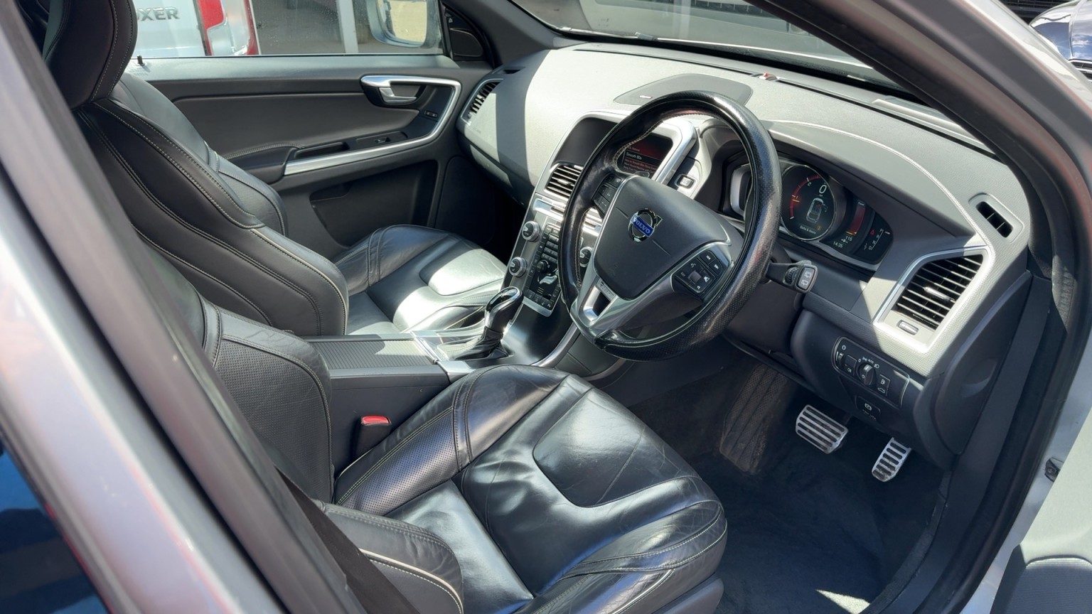 2015 Volvo XC60 2.0 R-Design Lux D4 (181hp), exterior view 4