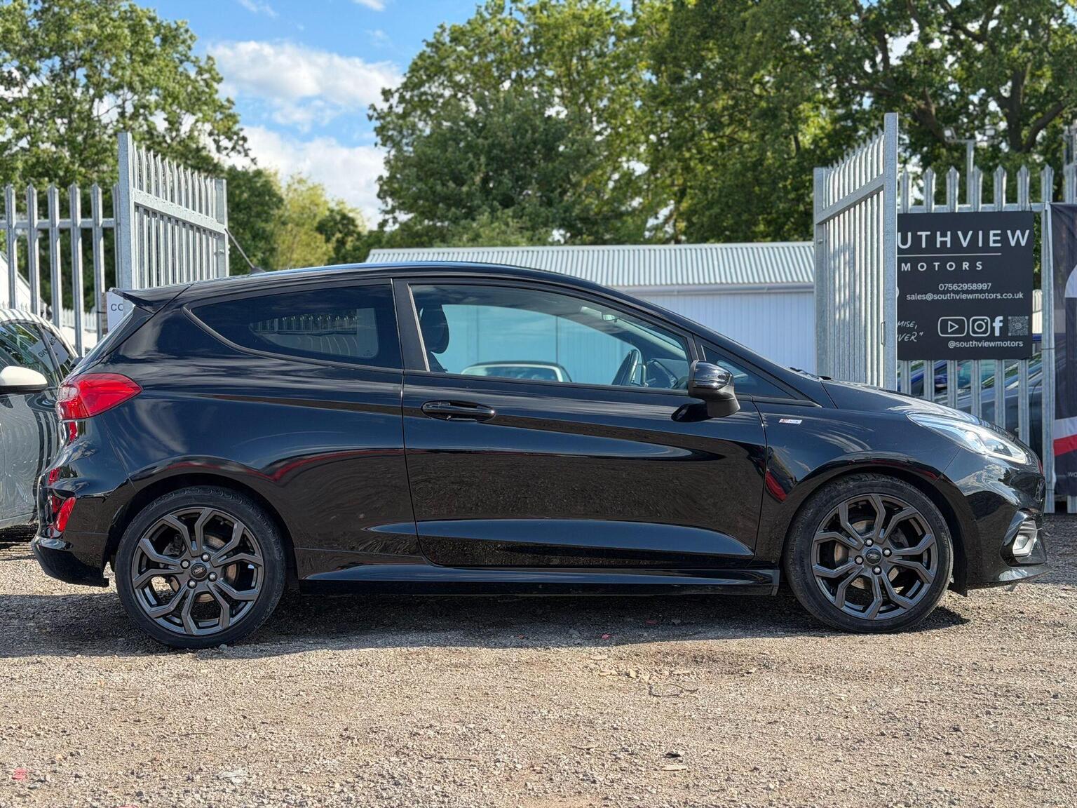 2018 Ford FIESTA 1.0T EcoBoost ST-Line Euro 6 (s/s) 3dr, exterior view 4