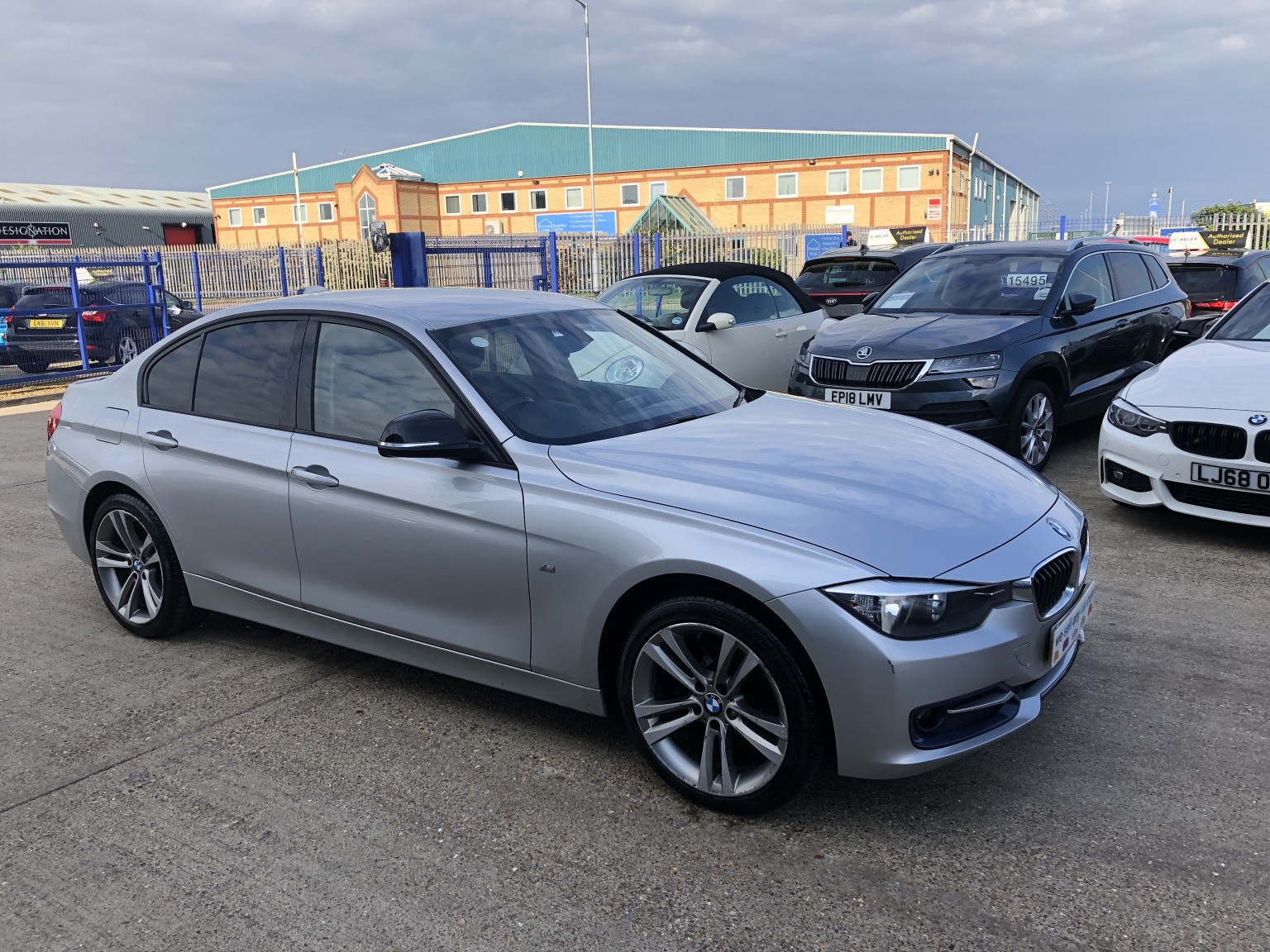 2014 BMW 3 SERIES 2.0 318d Sport Saloon for sale, exterior front view
