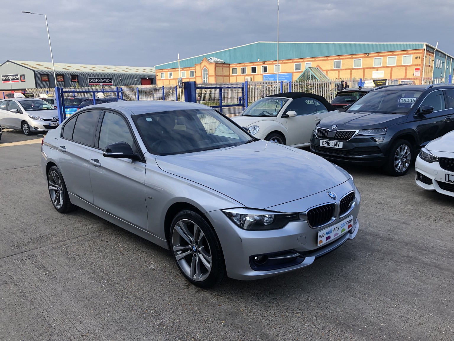 2014 BMW 3 SERIES 2.0 318d Sport Saloon, exterior view 2